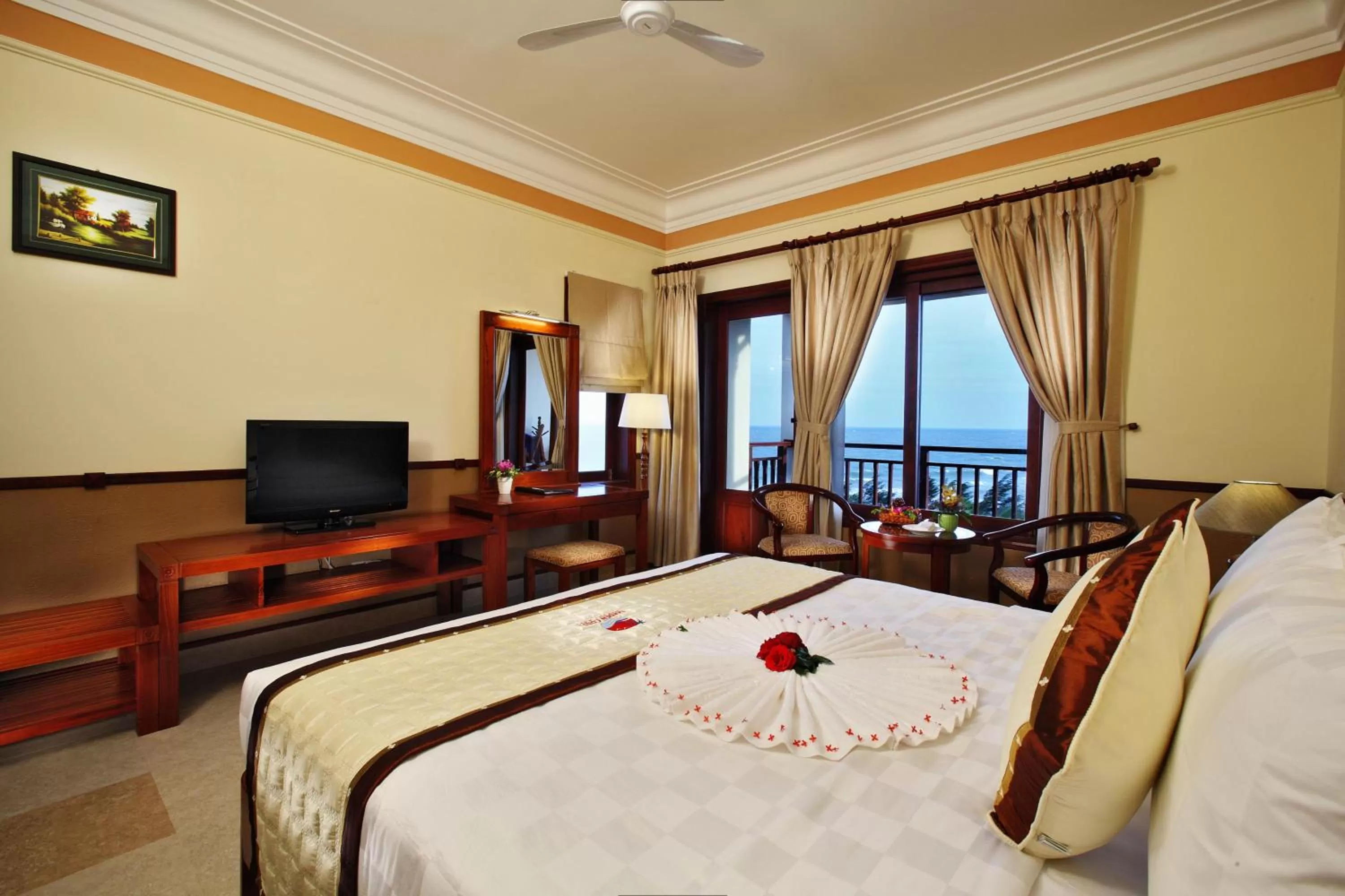 View (from property/room), Bed in Golden Coast Resort & Spa