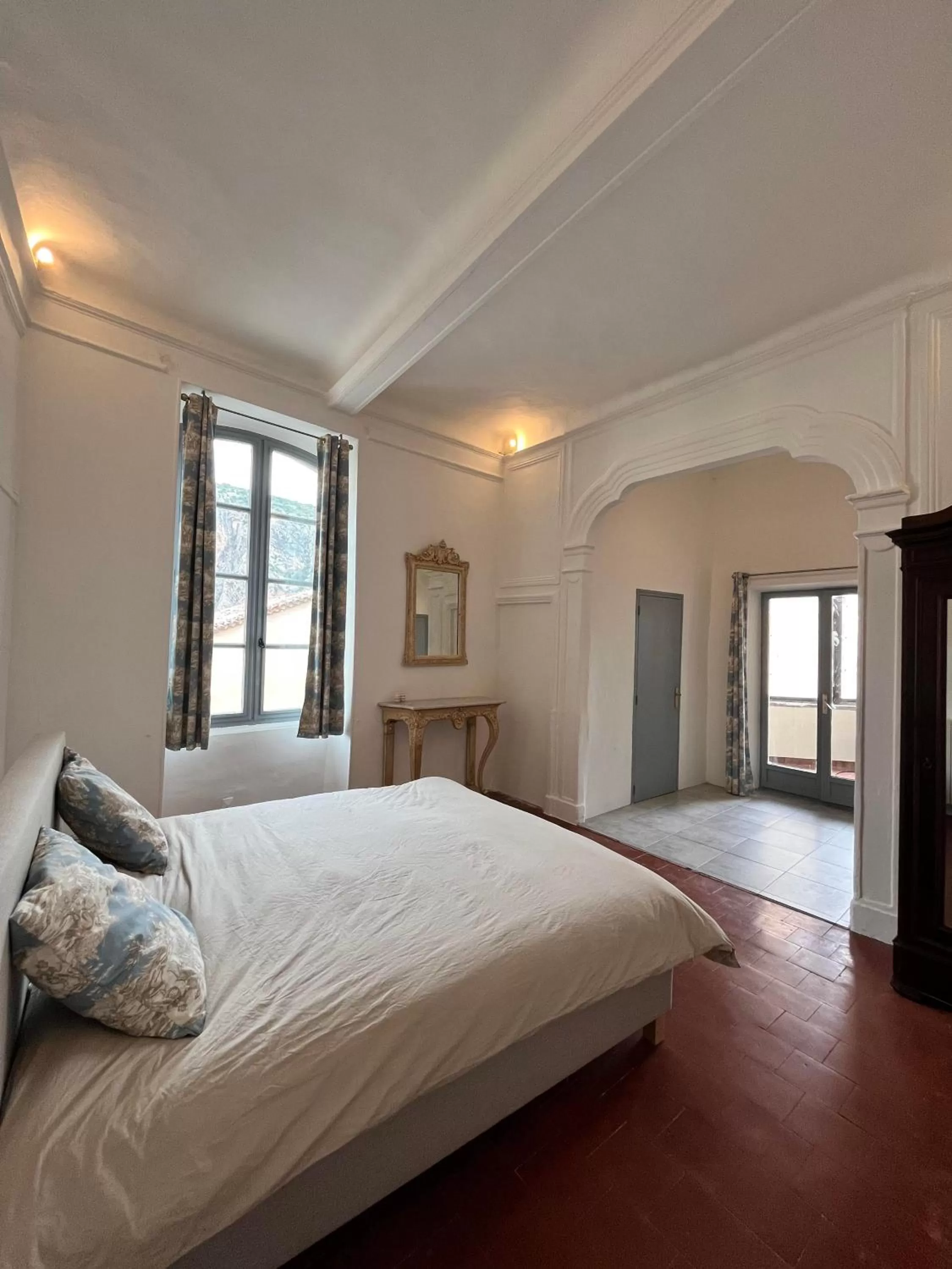 Suite with Balcony in La tour de Pezene