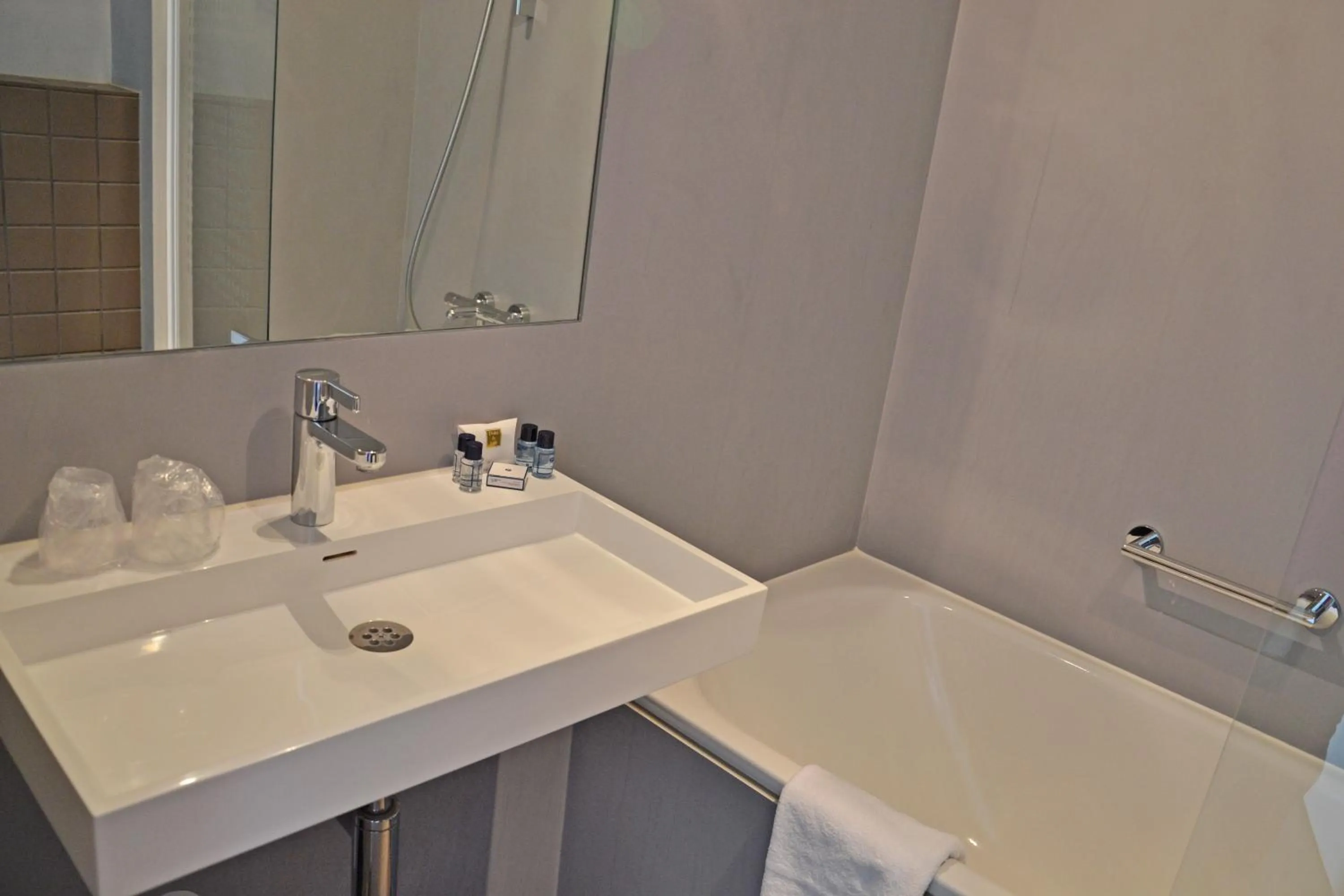 Bathroom in Fletcher Hotel - Restaurant Elzenduin