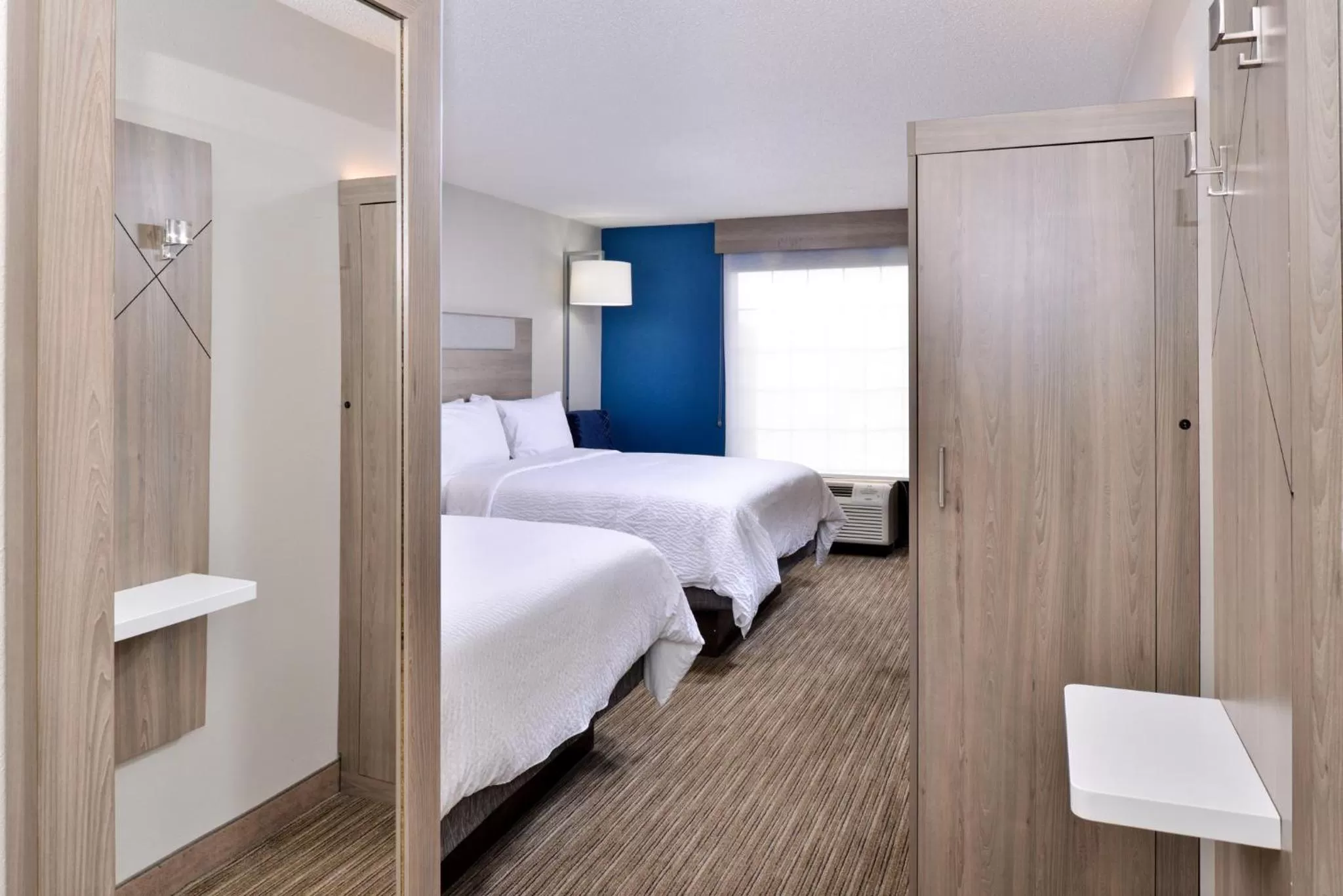 Photo of the whole room, Bed in Holiday Inn Express Winston-Salem Medical Ctr Area