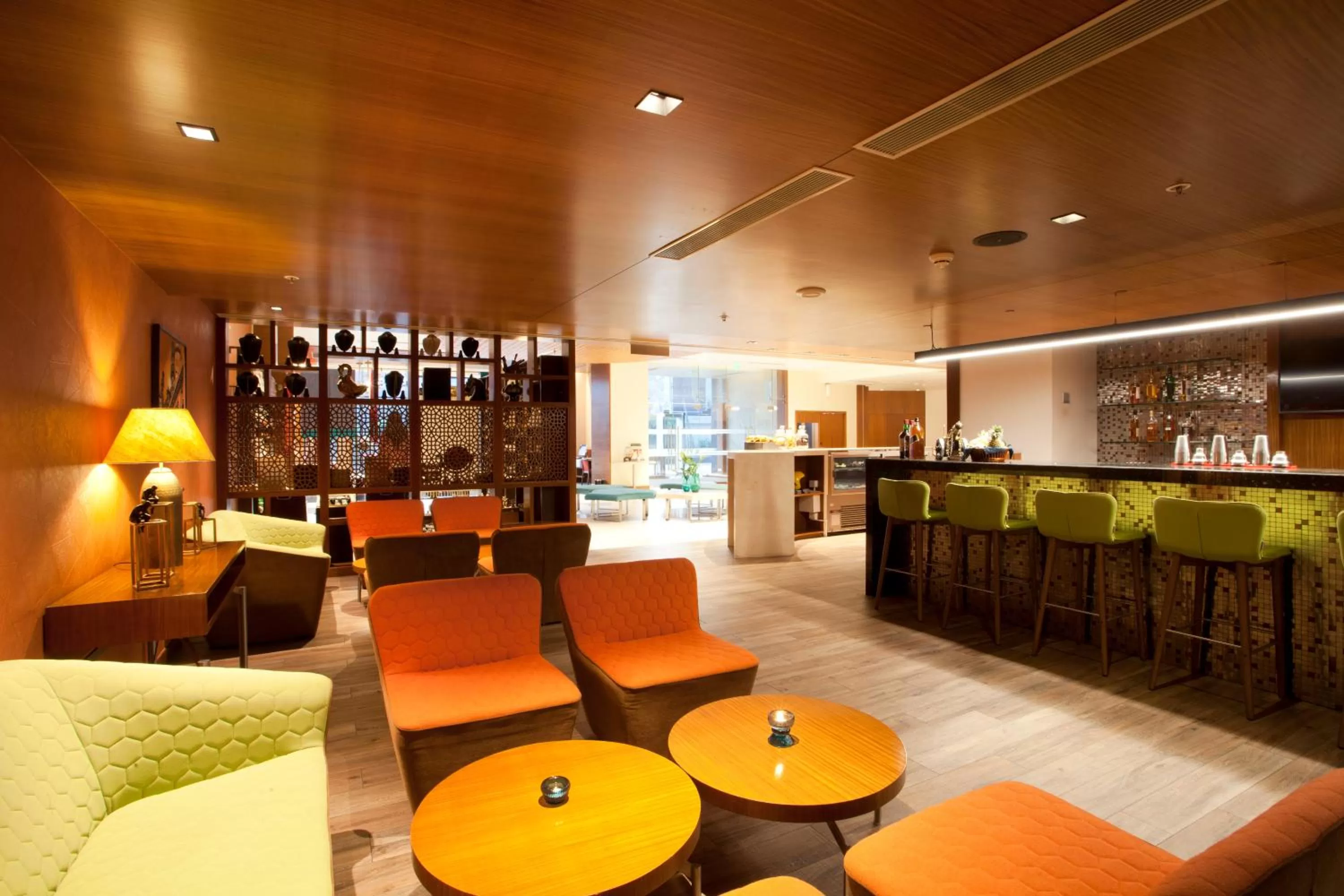 Lounge or bar in Hyatt Place Hyderabad Banjara Hills