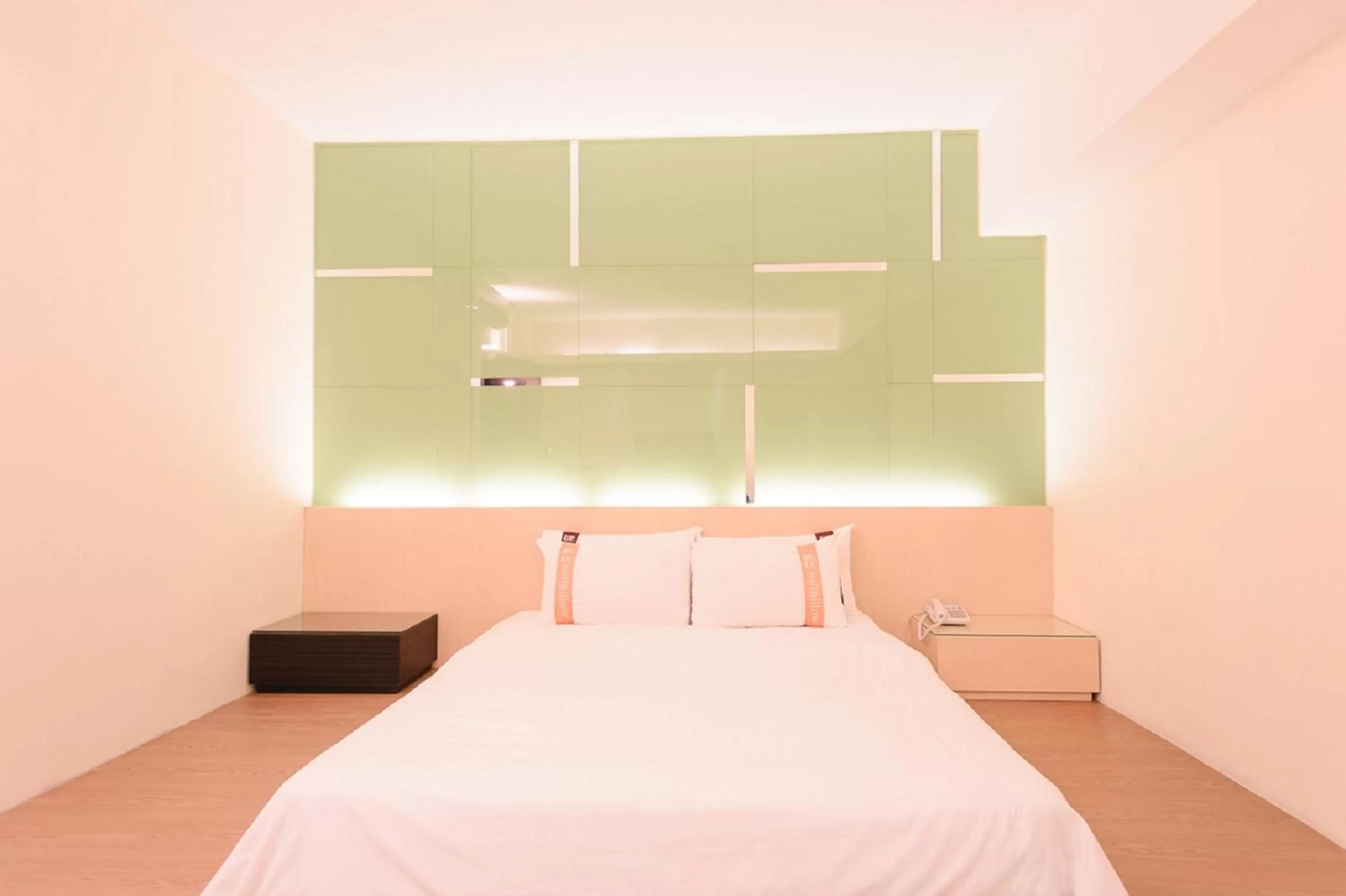 bunk bed, Bed in Kiwi Express Hotel - Kaohsiung Station