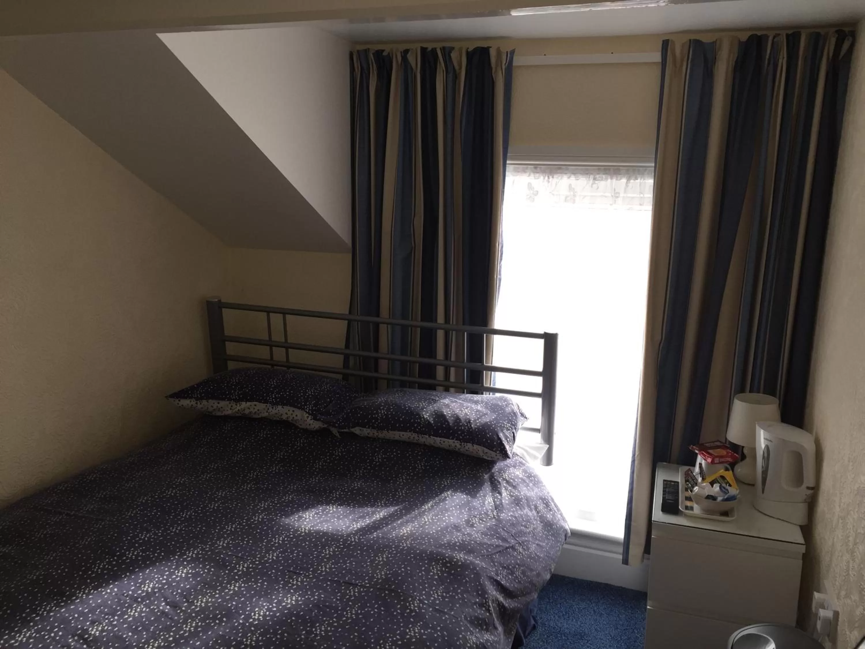 Property building, Bed in The Trentham Hotel