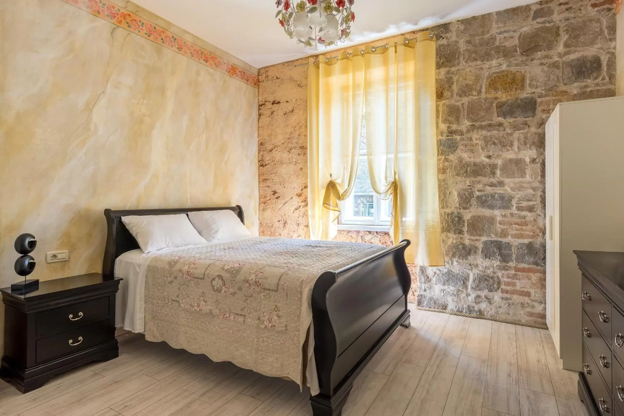 Deluxe Double Room with City View - single occupancy in Pietra Rossa Deluxe Double Room with City View - single occupancy in Pietra Rossa