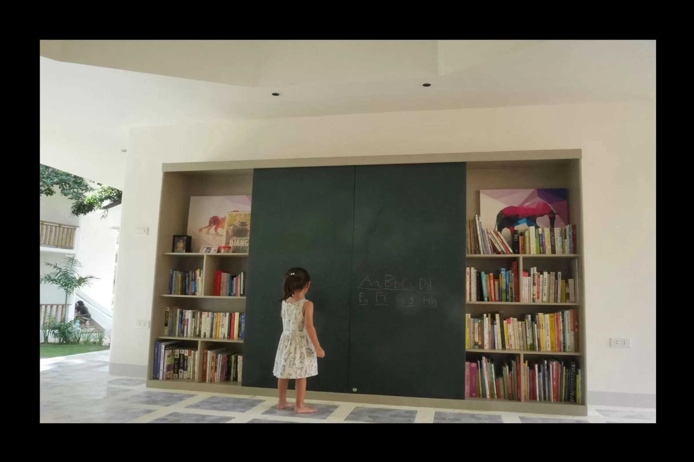 Communal lounge/ TV room in Bohol Dreamcatcher Resort