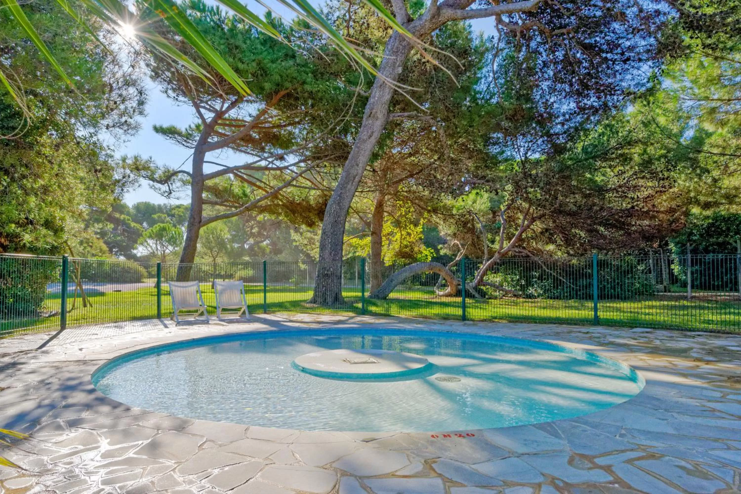 Spring in Résidence Pierre & Vacances La Pinède