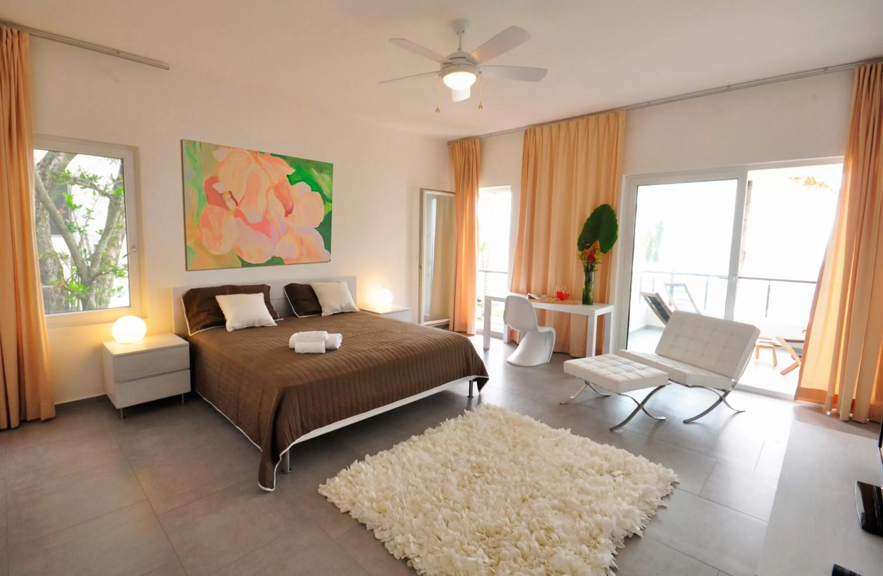 Decorative detail, Bed in Instyle Residences at Infiniti Blu