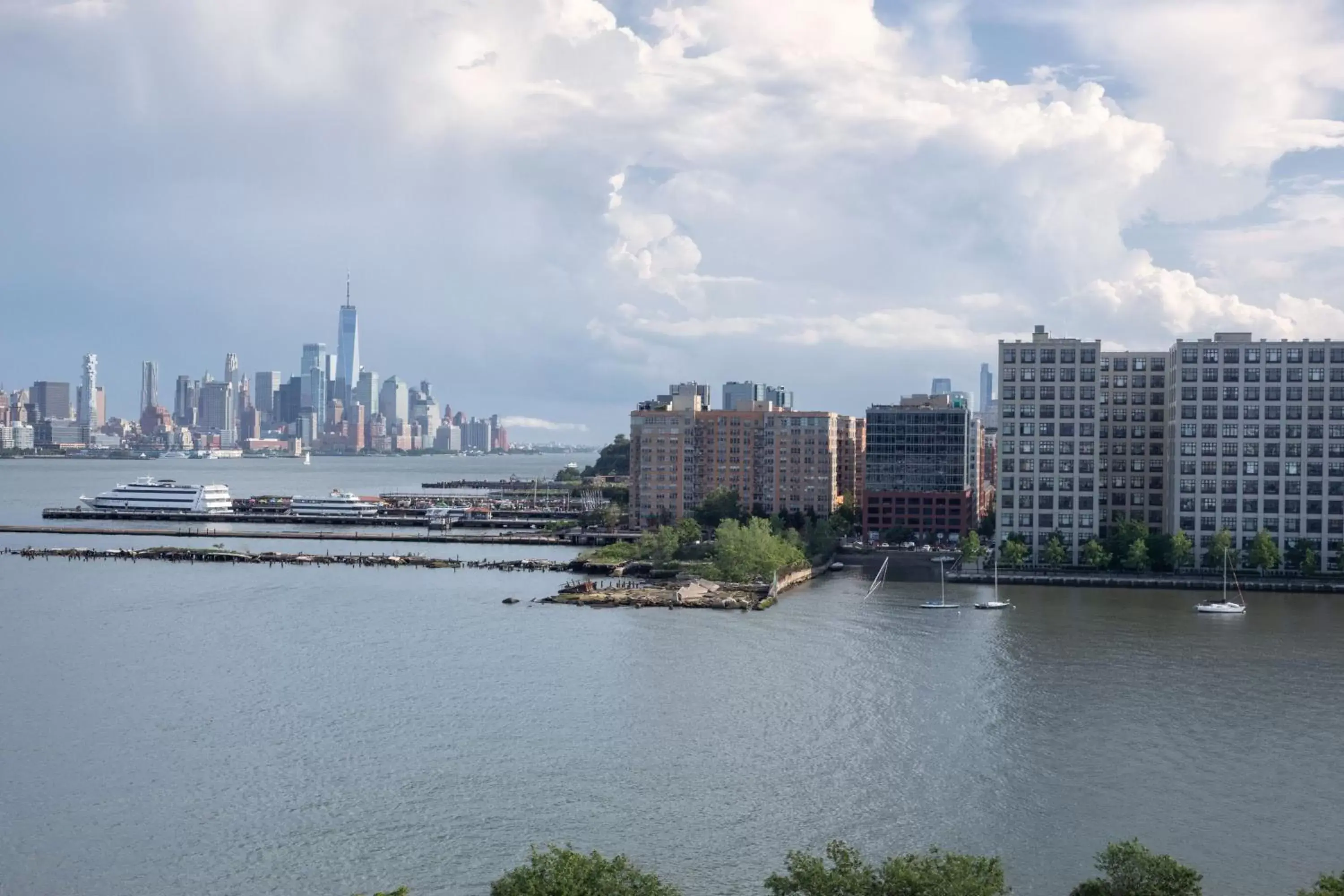 Executive Suite in Sheraton Lincoln Harbor Hotel Executive Suite in Sheraton Lincoln Harbor Hotel