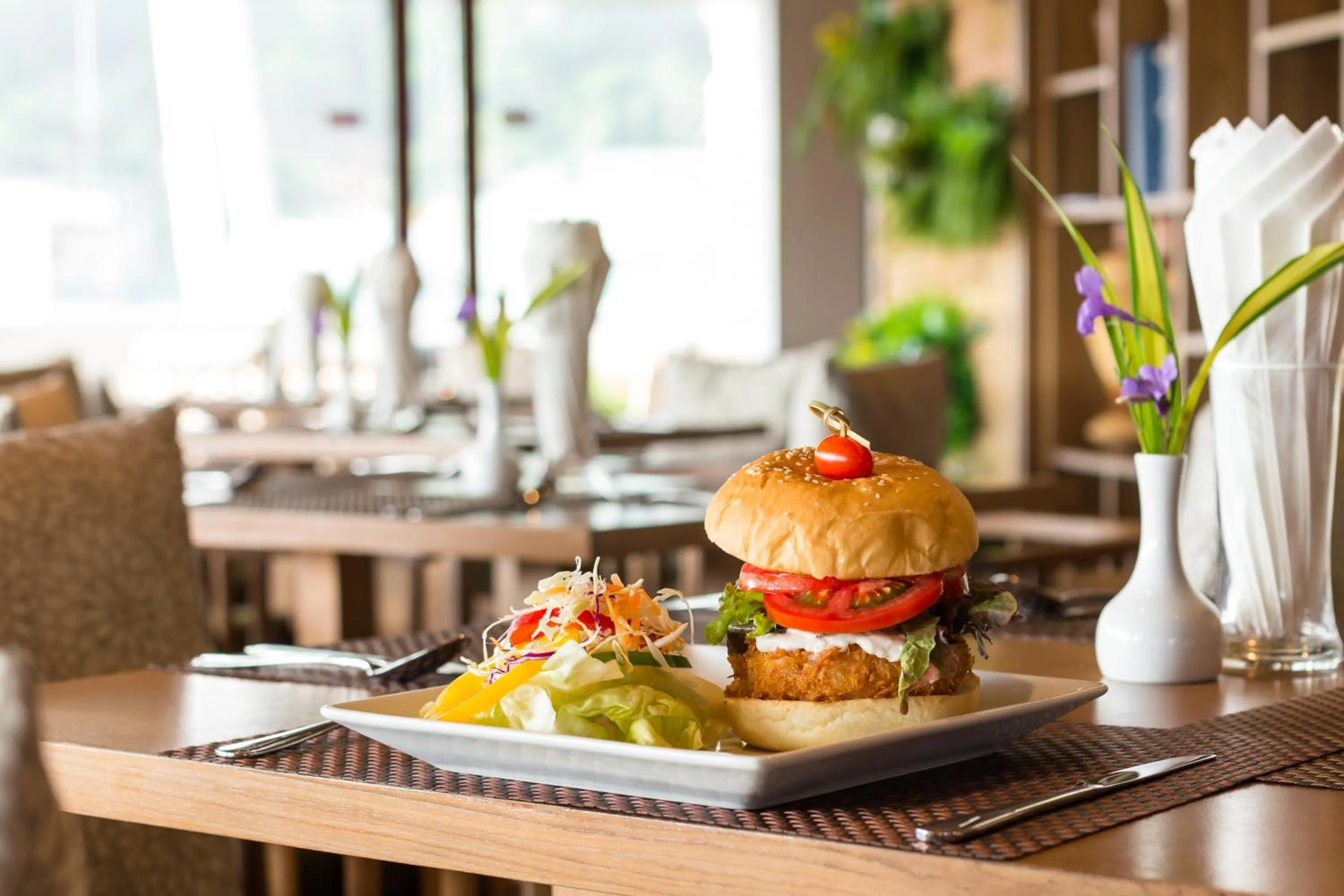 Food and drinks in Mercure Phuket Patong Journeyhub