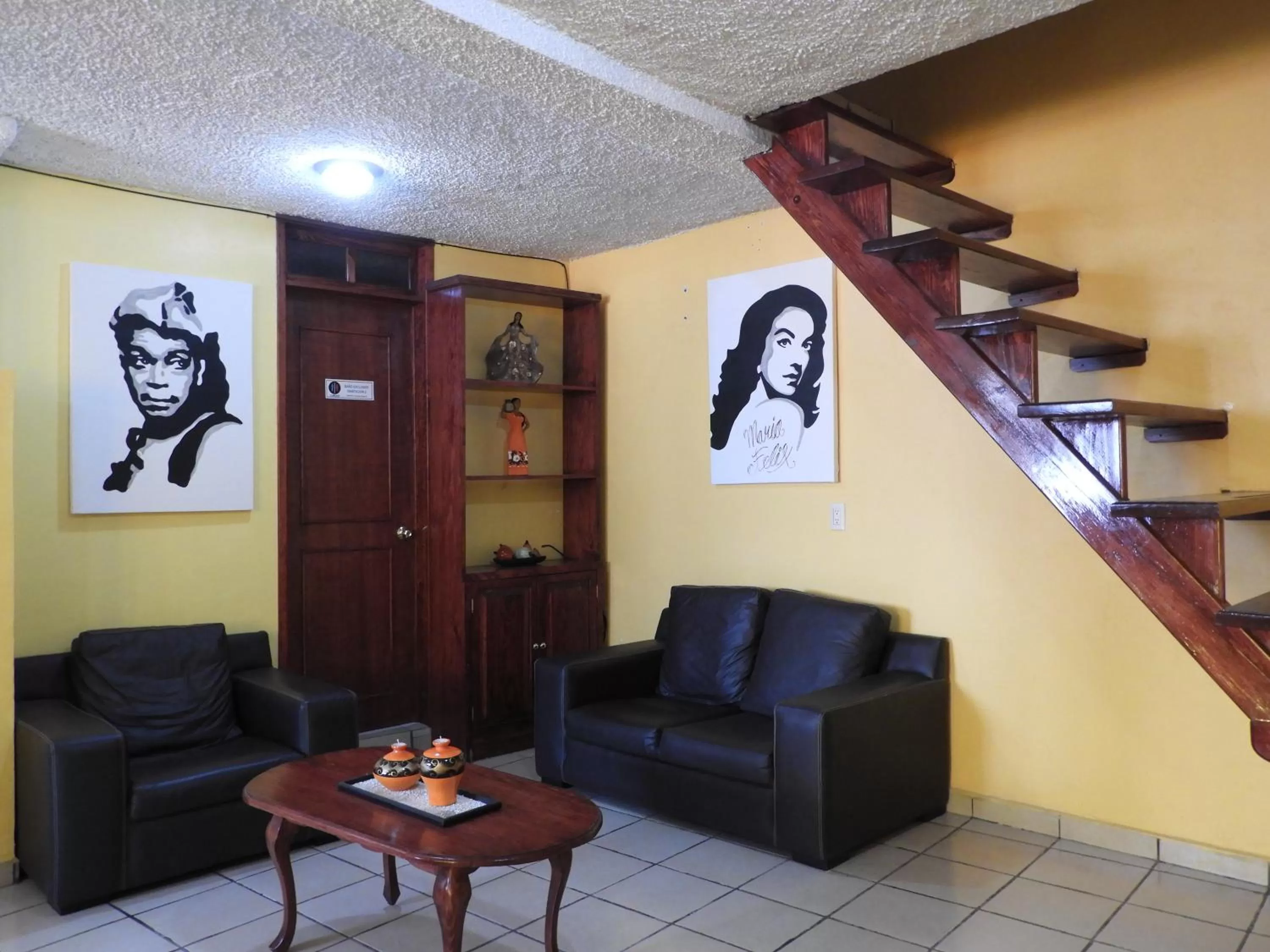 Communal lounge/ TV room in La Lotería Panoramic House & Rooftop by Lunian