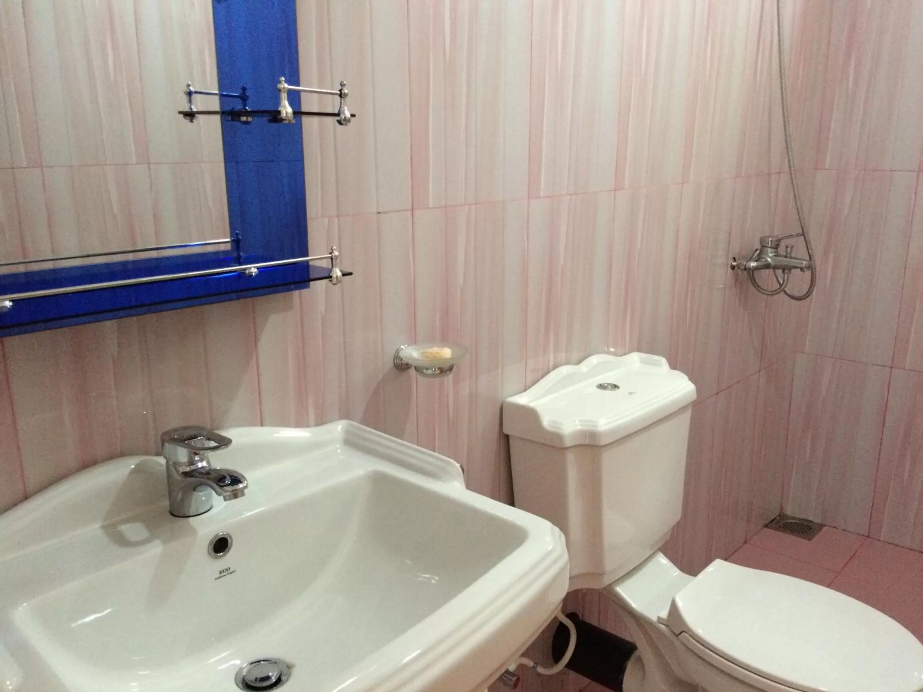 Bathroom in Felicity Inn