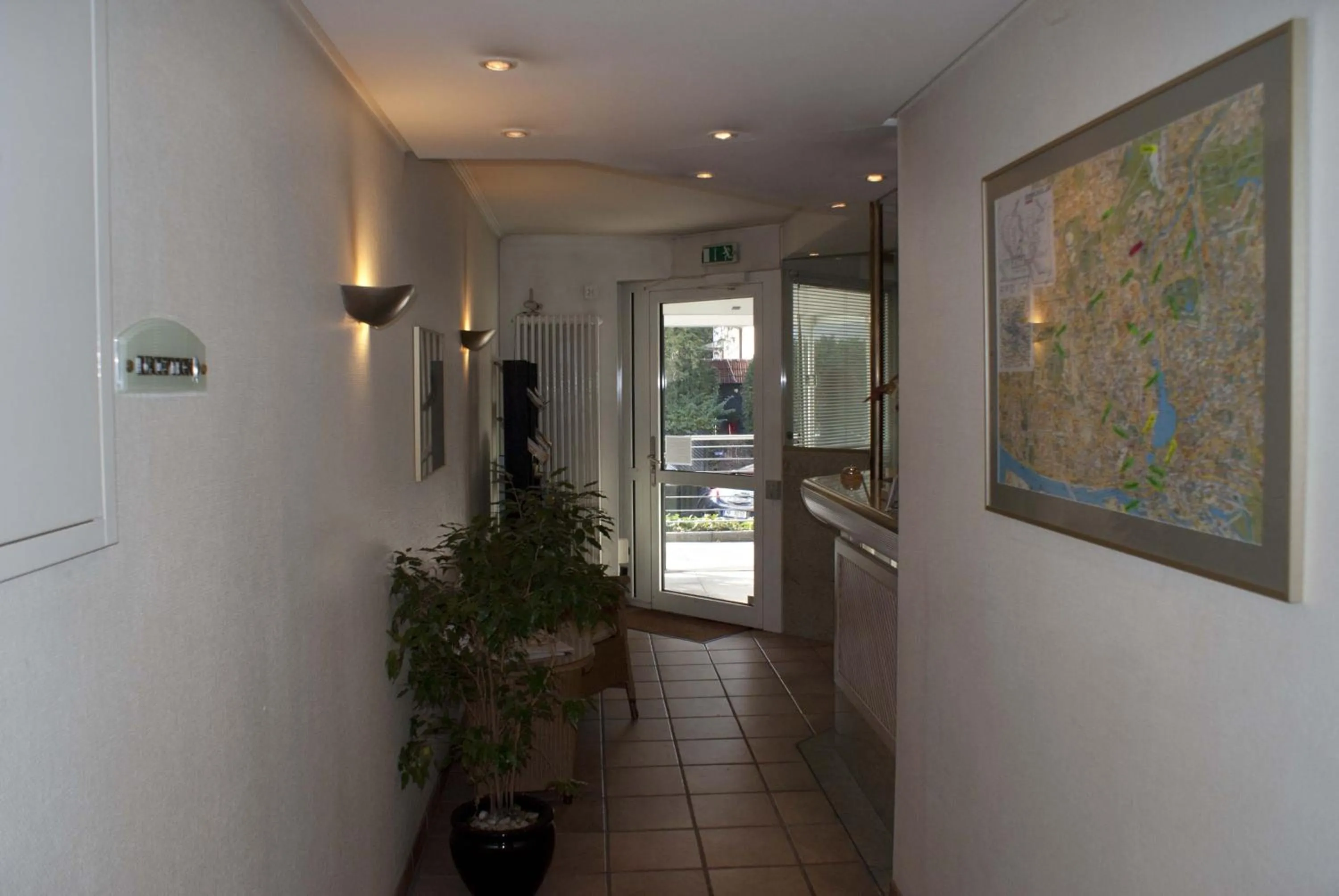 Lobby or reception in Entrée Groß Borstel Garni Hotel