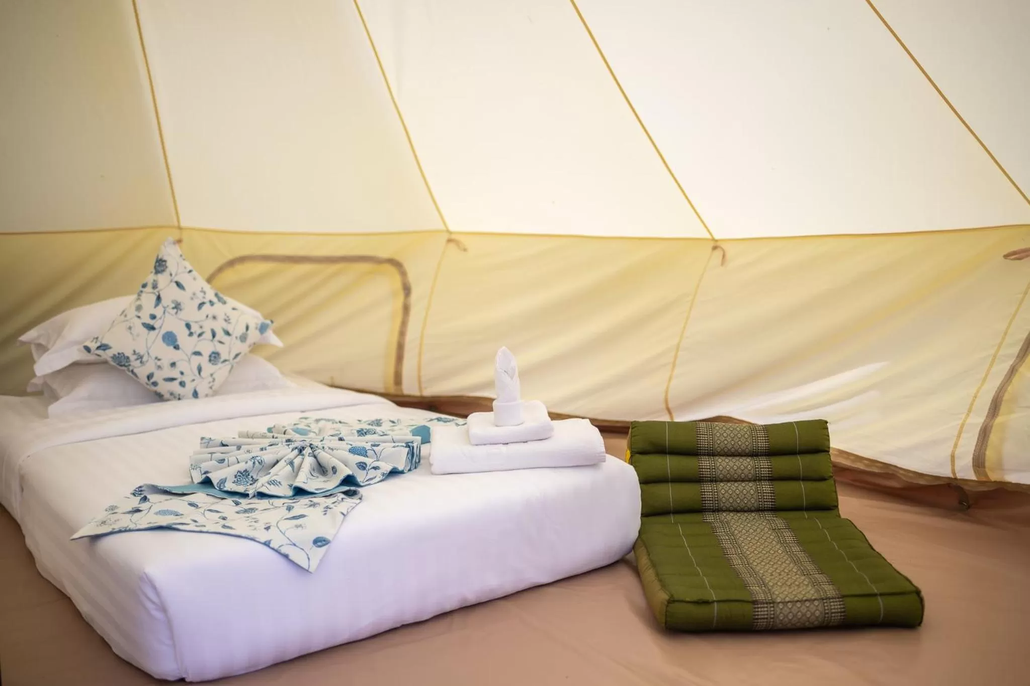 Photo of the whole room, Bed in Doi Inthanon Riverside resort