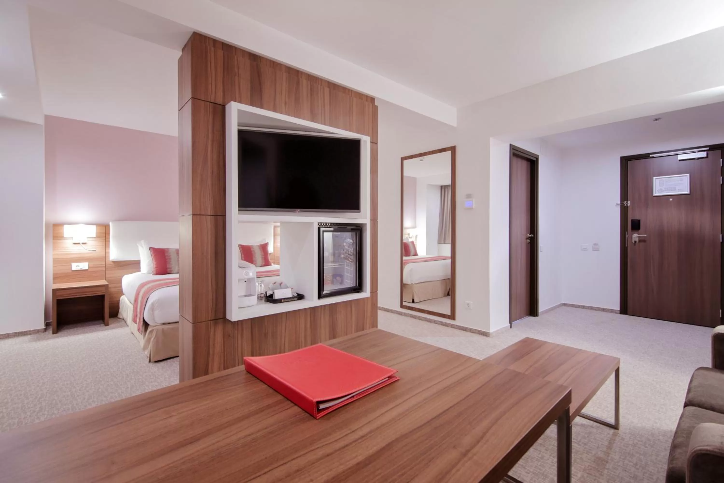 Photo of the whole room, Bed in Ramada Plaza Craiova