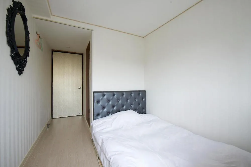 Photo of the whole room in Hotel Empire in Shinjuku