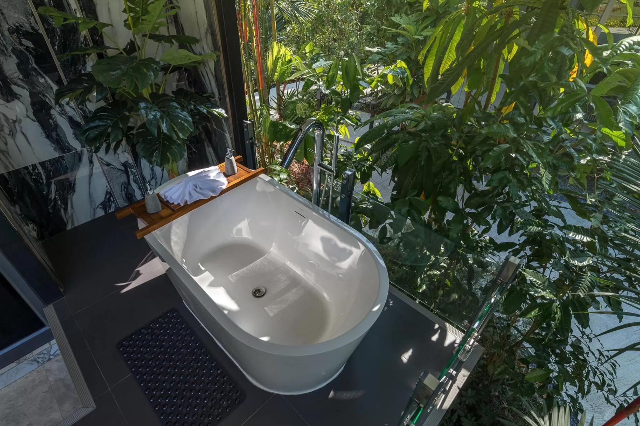 Open Air Bath in Loy Chalet