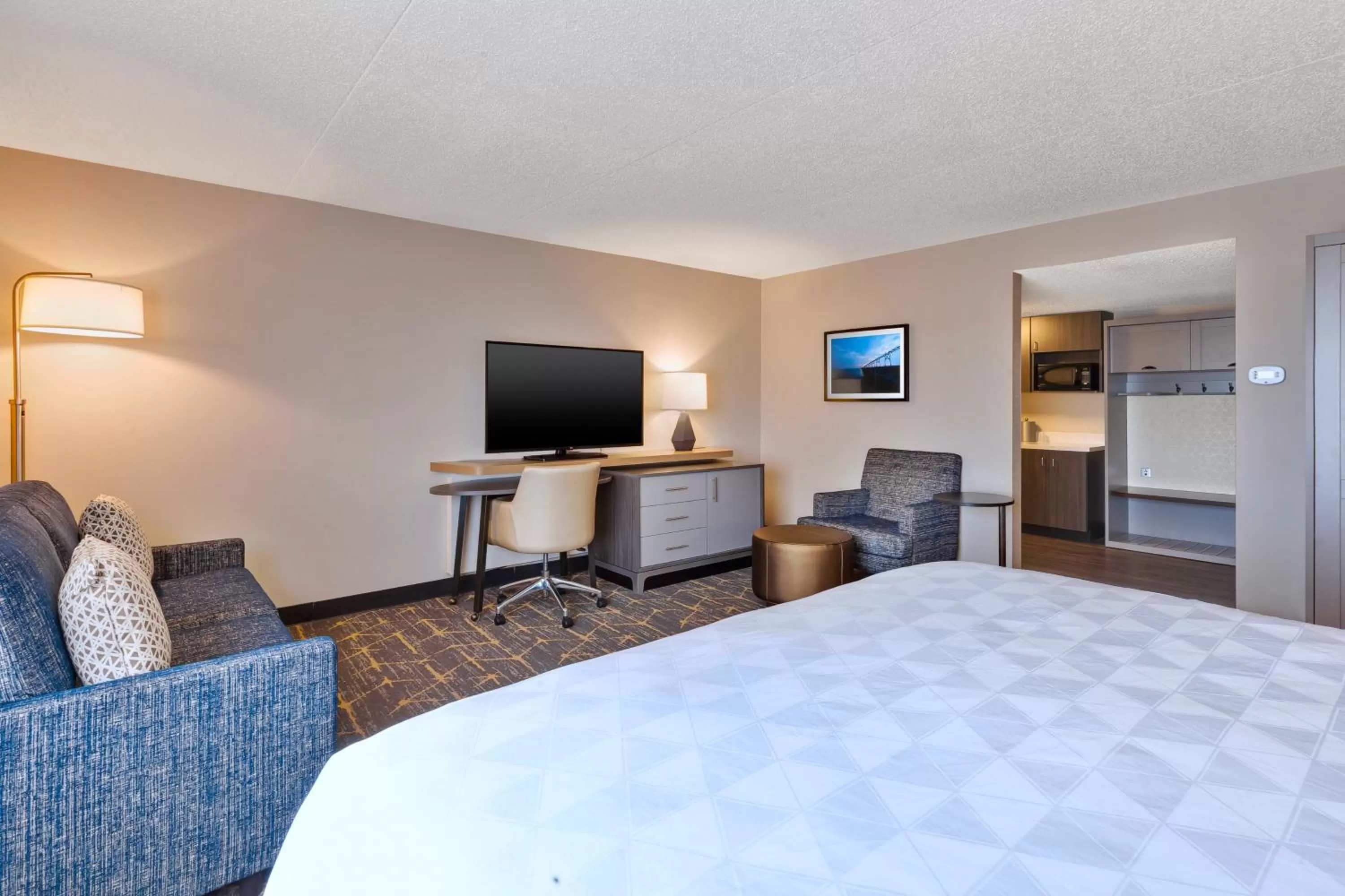 Photo of the whole room, Bed in Holiday Inn Grand Rapids Downtown by IHG
