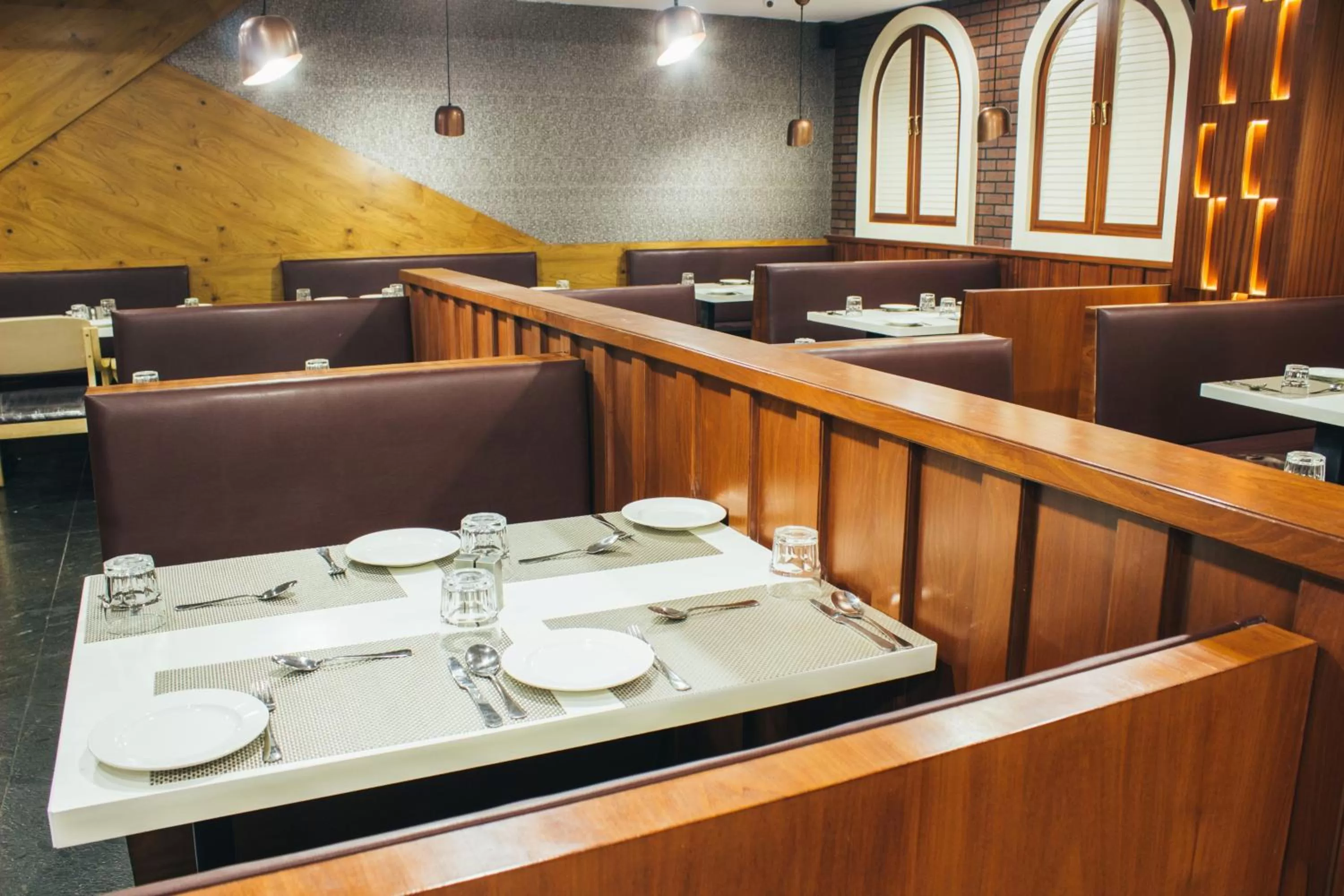 Restaurant/Places to Eat in Ambaari hotel