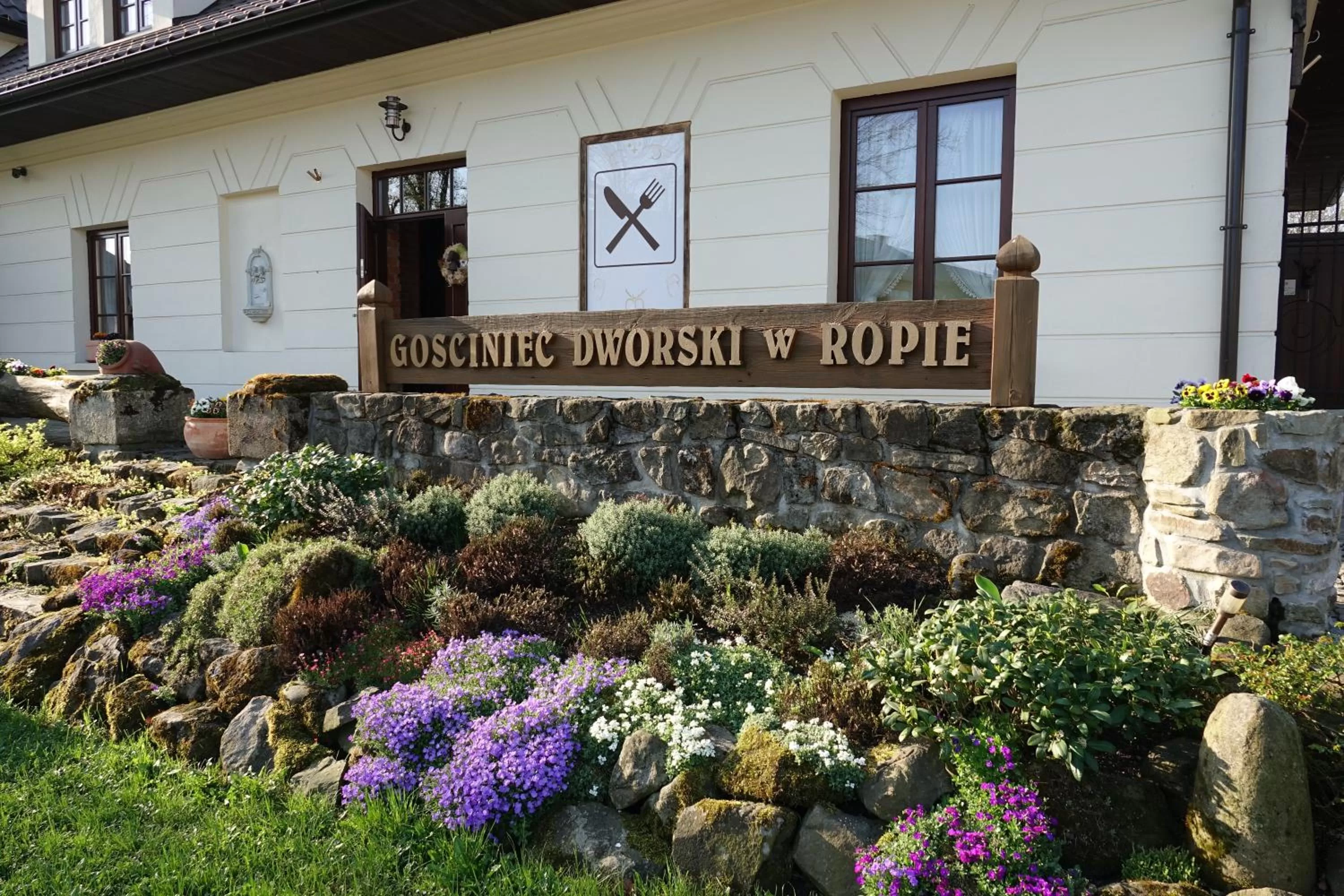 Property building in Gościniec Dworski w Ropie