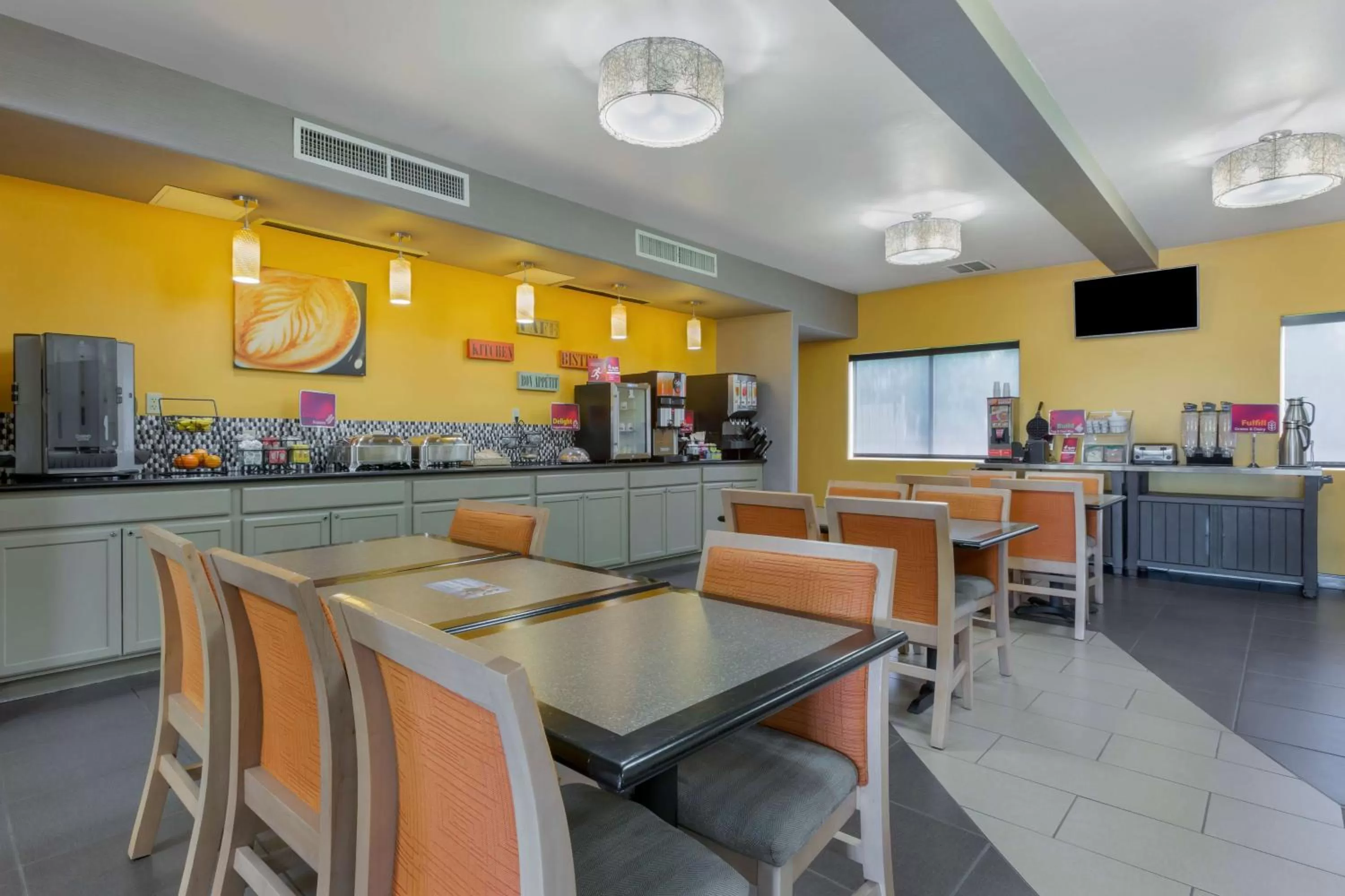 Breakfast in Best Western Plus the Four Corners Inn