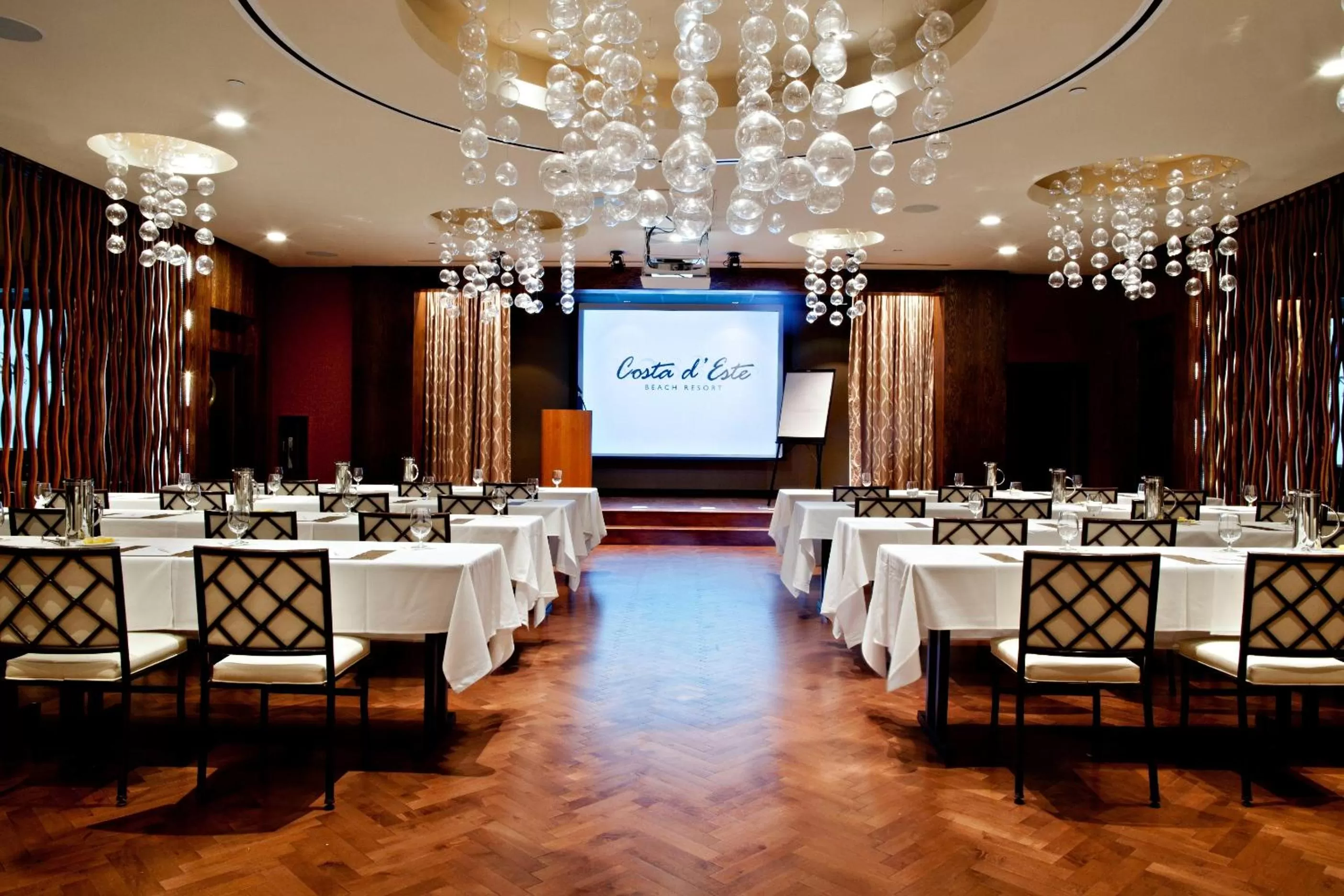 Business facilities in Costa d'Este Beach Resort & Spa