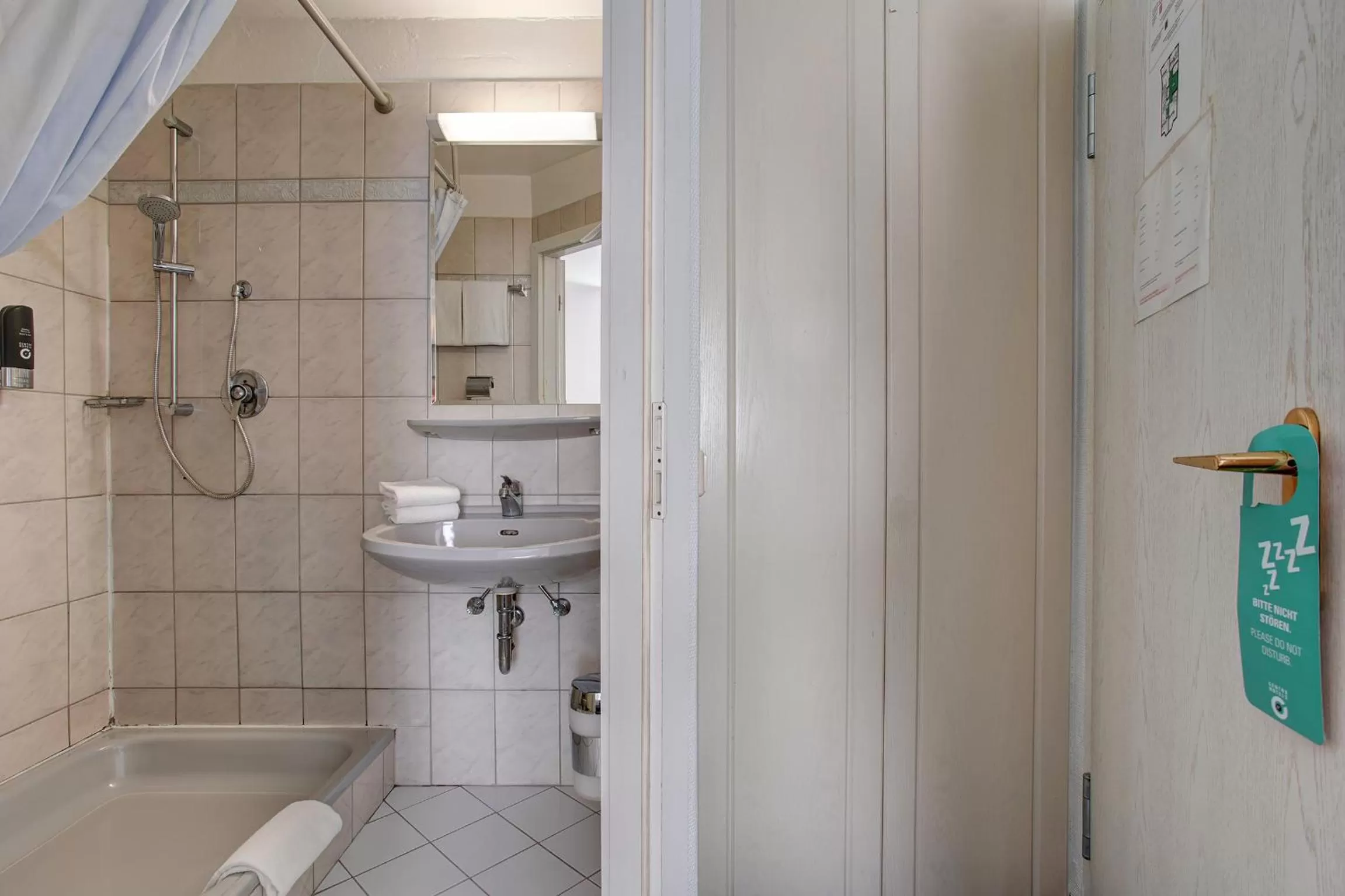 Bathroom in Centro Hotel Arde Köln City, Trademark Collection by Wyndham