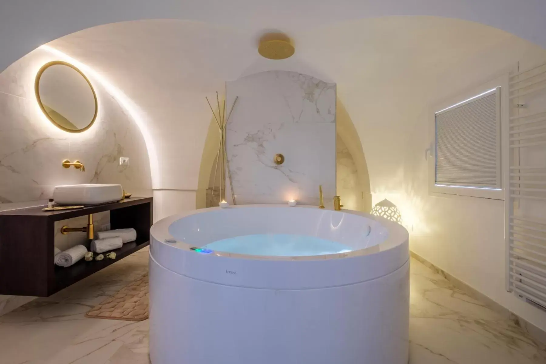 Queen Room with Spa Bath in La Bella Ostuni Suites Queen Room with Spa Bath in La Bella Ostuni Suites