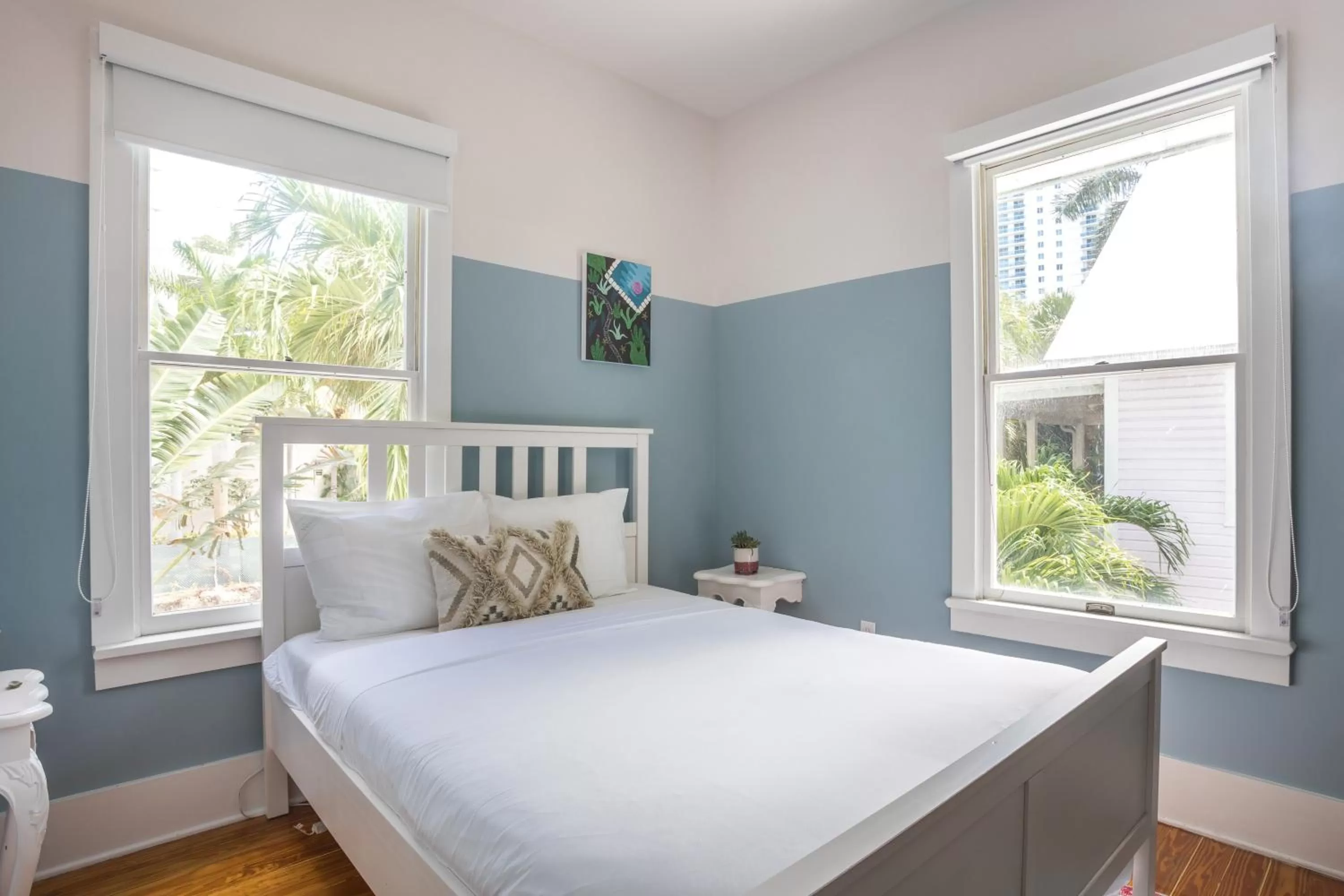 Bed in Miami River Inn by Renzzi