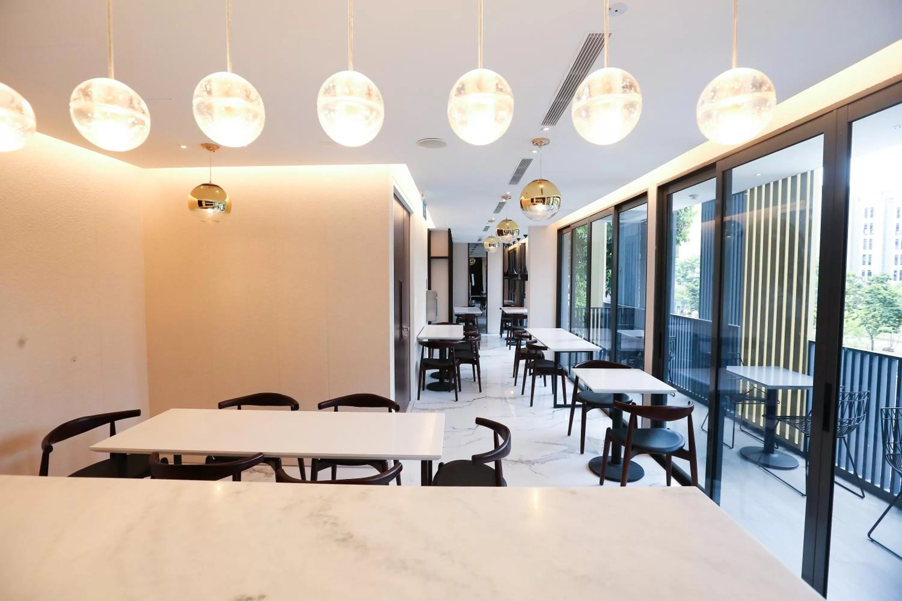 Restaurant/places to eat in L Hotel Premier By Lion Peak