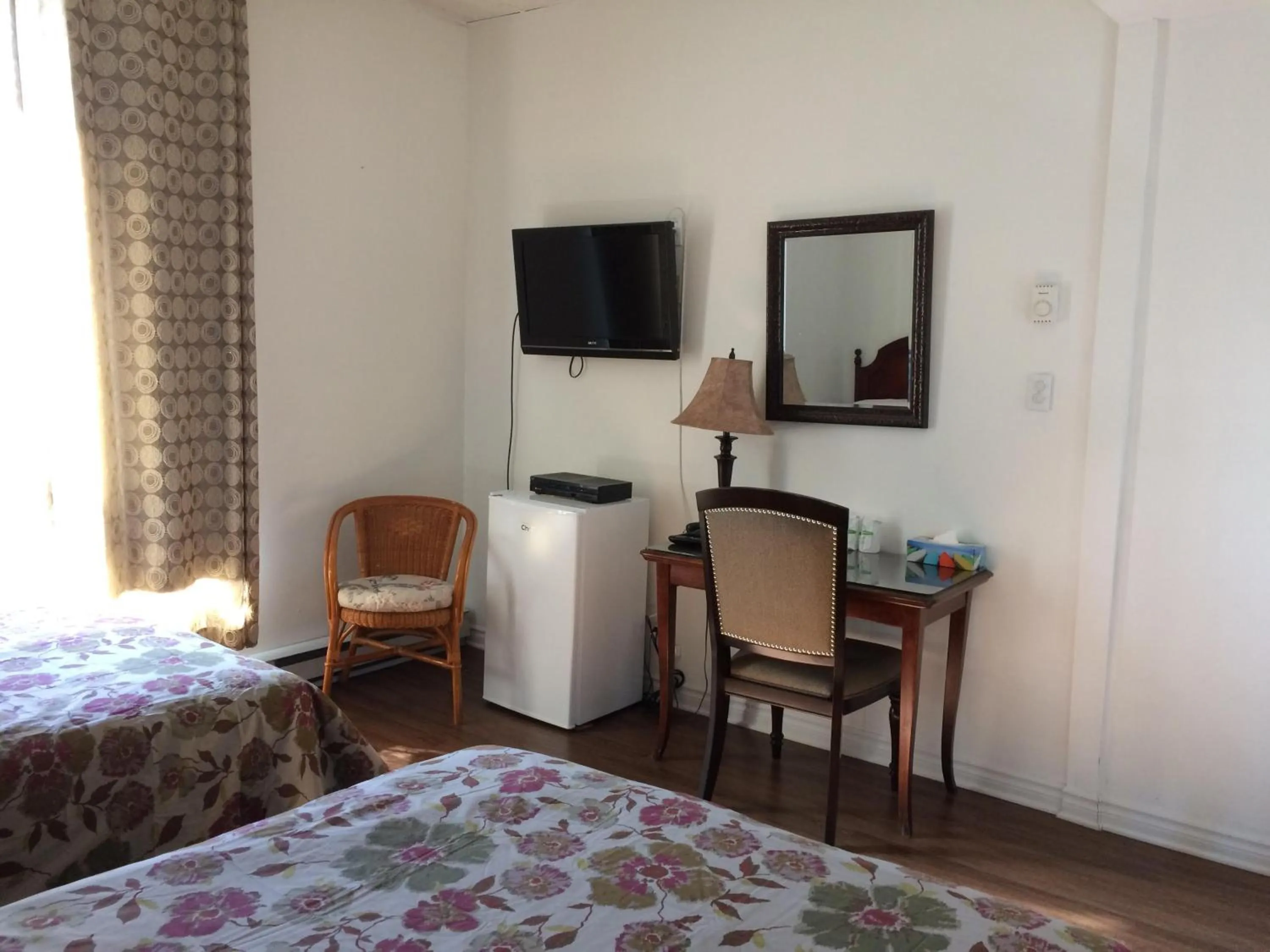 Bedroom, Bed in Hotel Bon Accueil