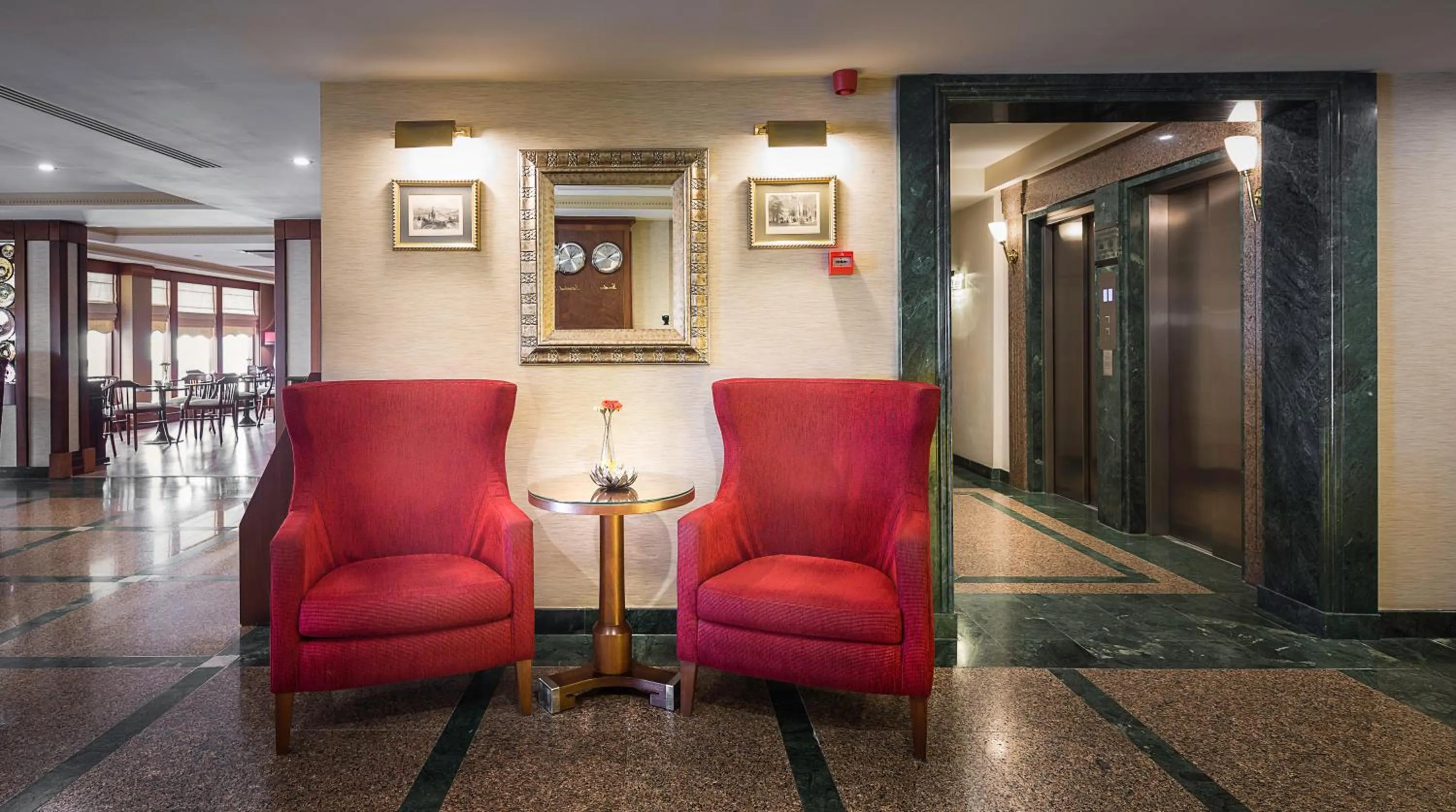 Lobby or reception in Titanic Comfort Sisli