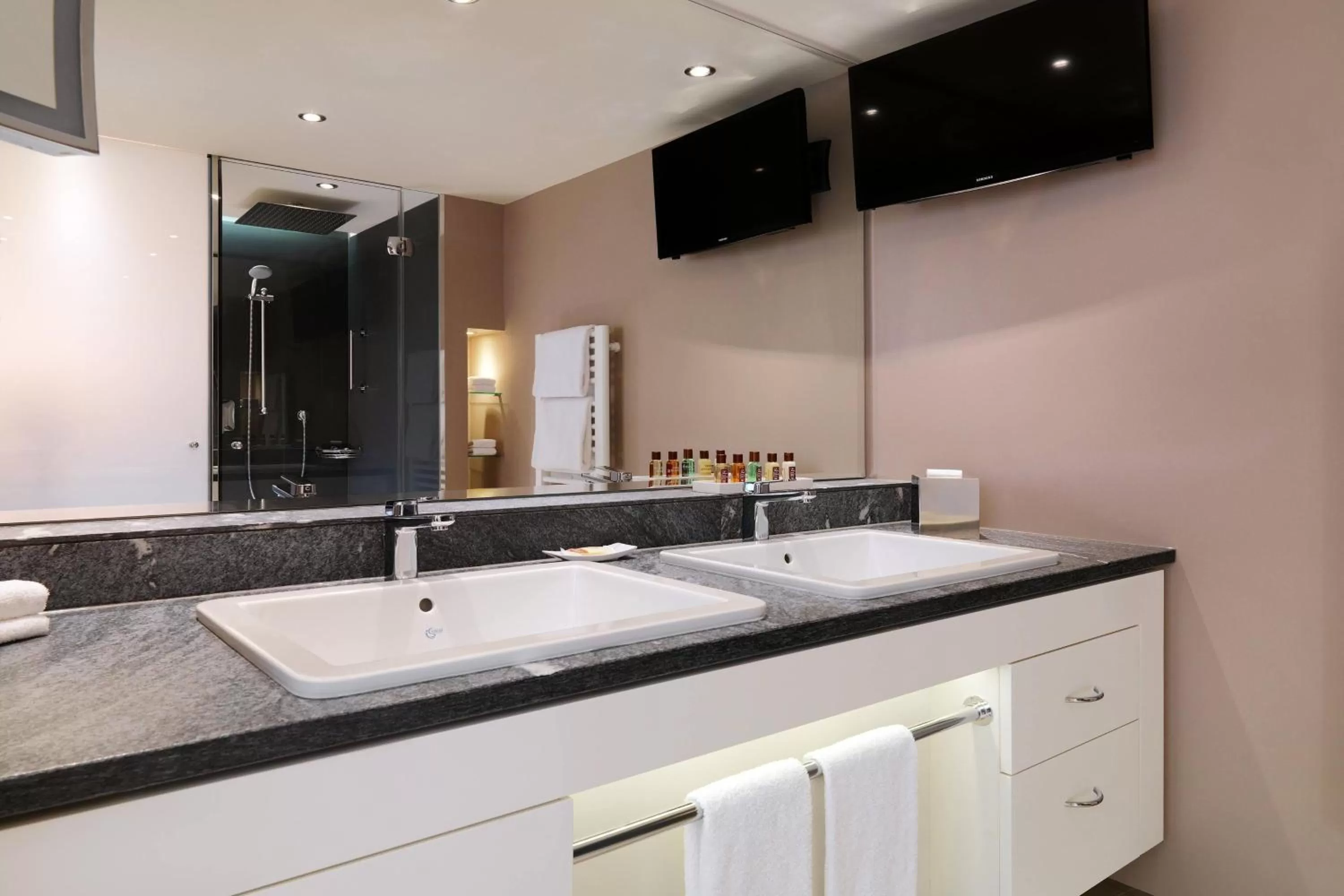 Bathroom in Sheraton Grand Salzburg