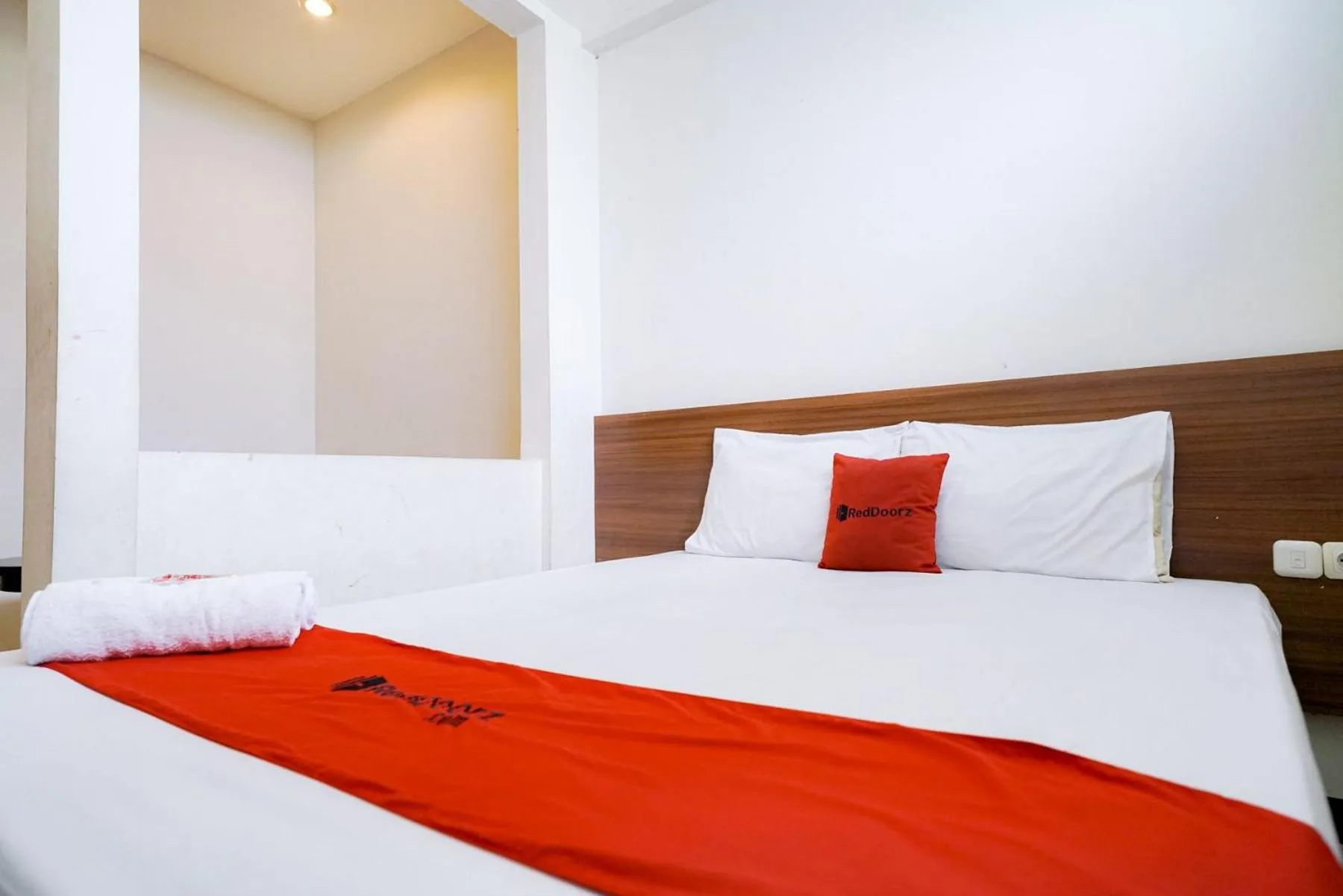 Bedroom, Bed in RedDoorz Near Braga Street