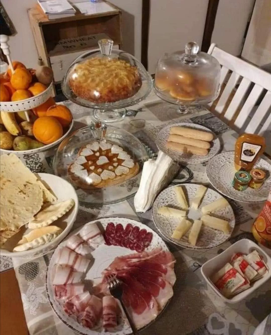 Buffet breakfast in B&B e Home Restaurant S'ispera Monolocale uso esclusivo