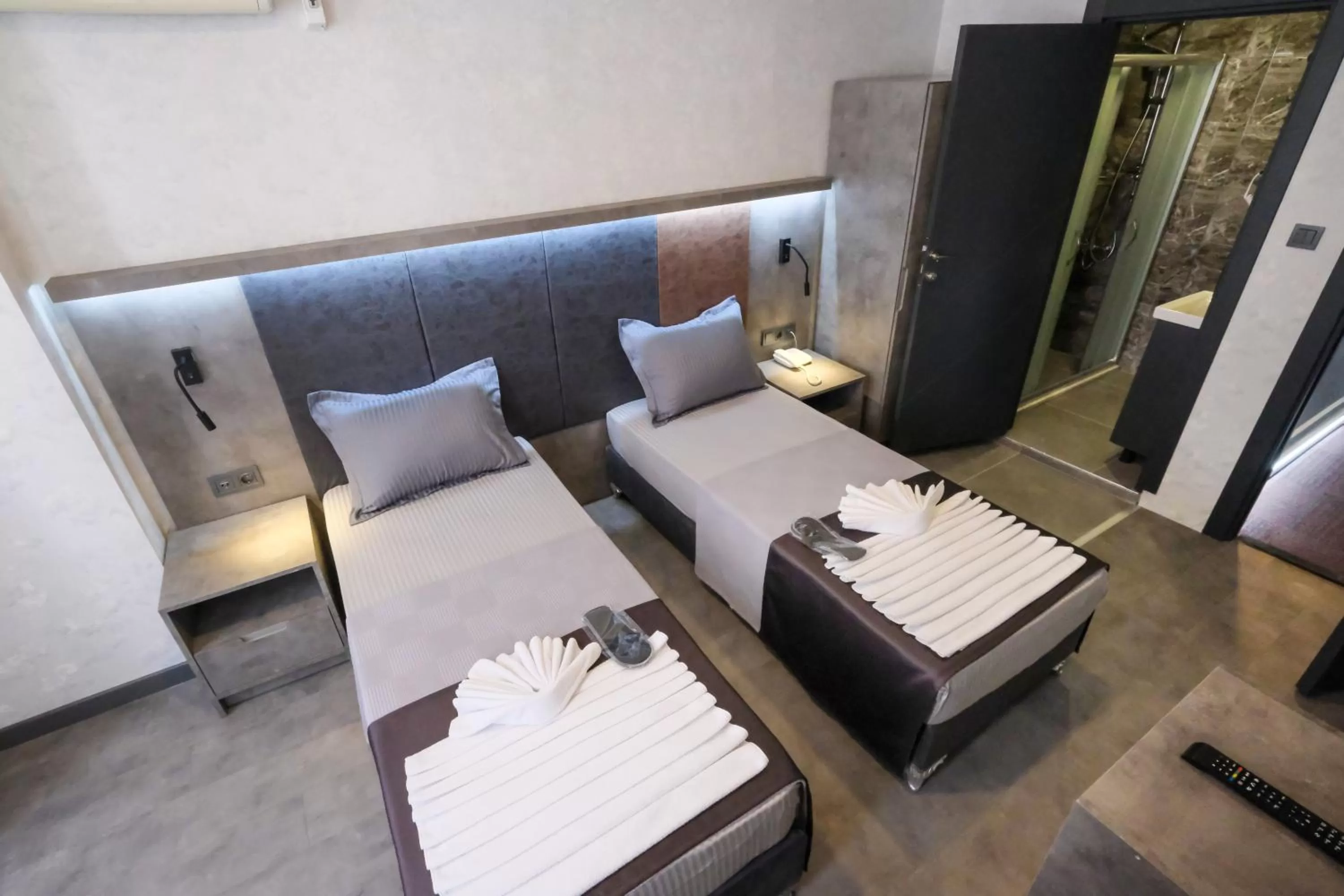 Bed in The Queen Hotel