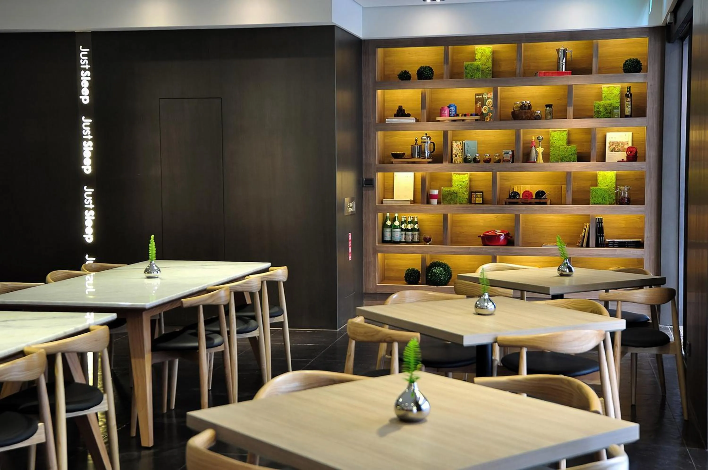 Restaurant/places to eat in Just Sleep Hualien ZhongZheng