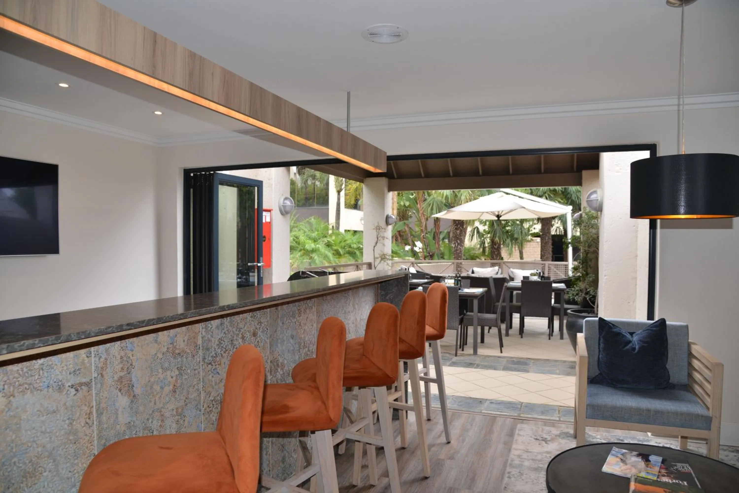 Lounge or bar in Courtyard Hotel Sandton