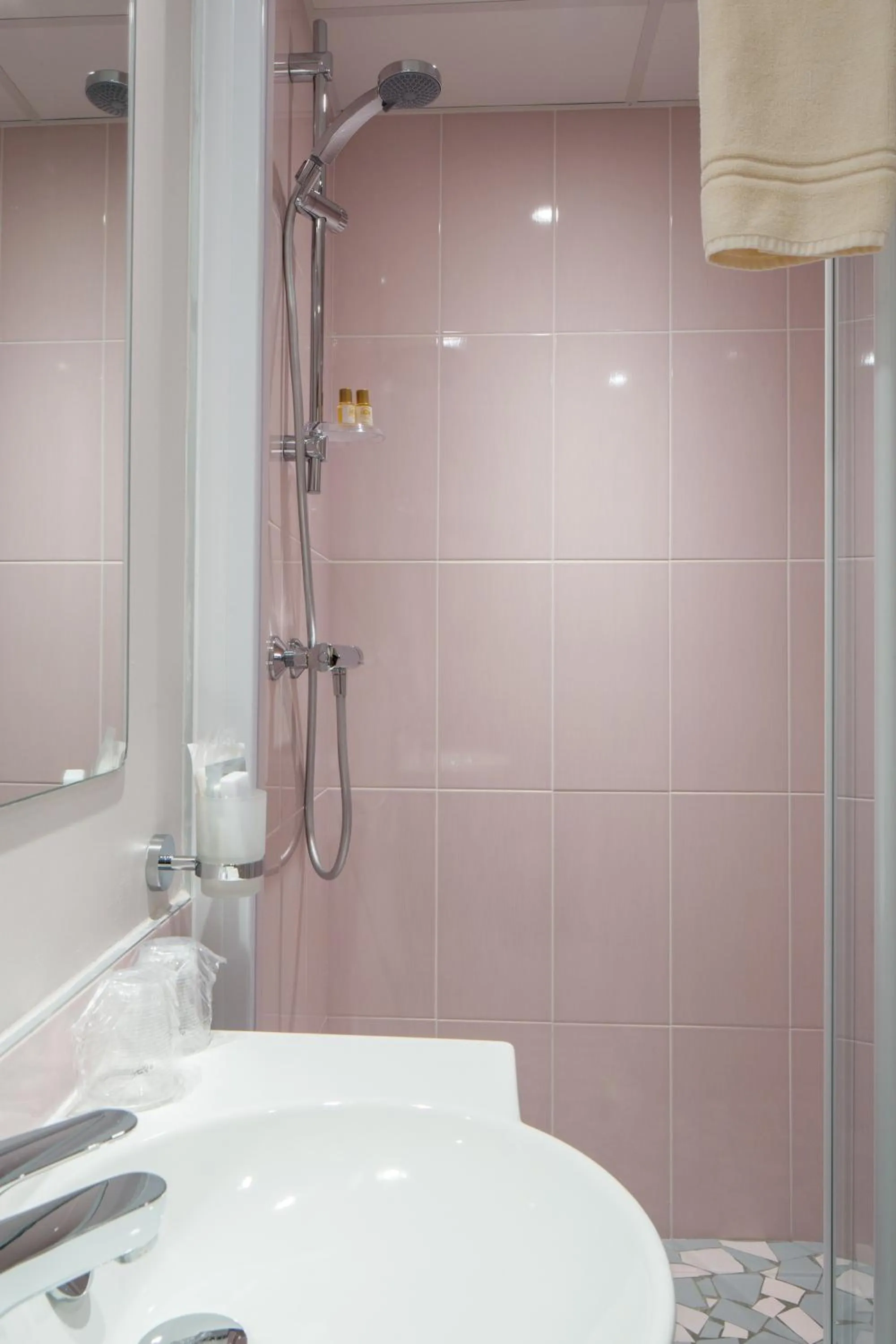 Bathroom in Hôtel Ours Blanc - Wilson