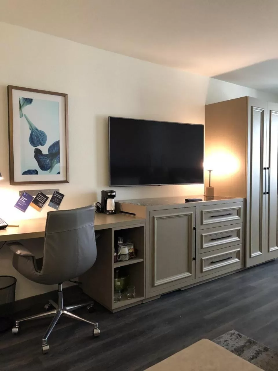 TV and multimedia in Hyatt Place Santa Barbara