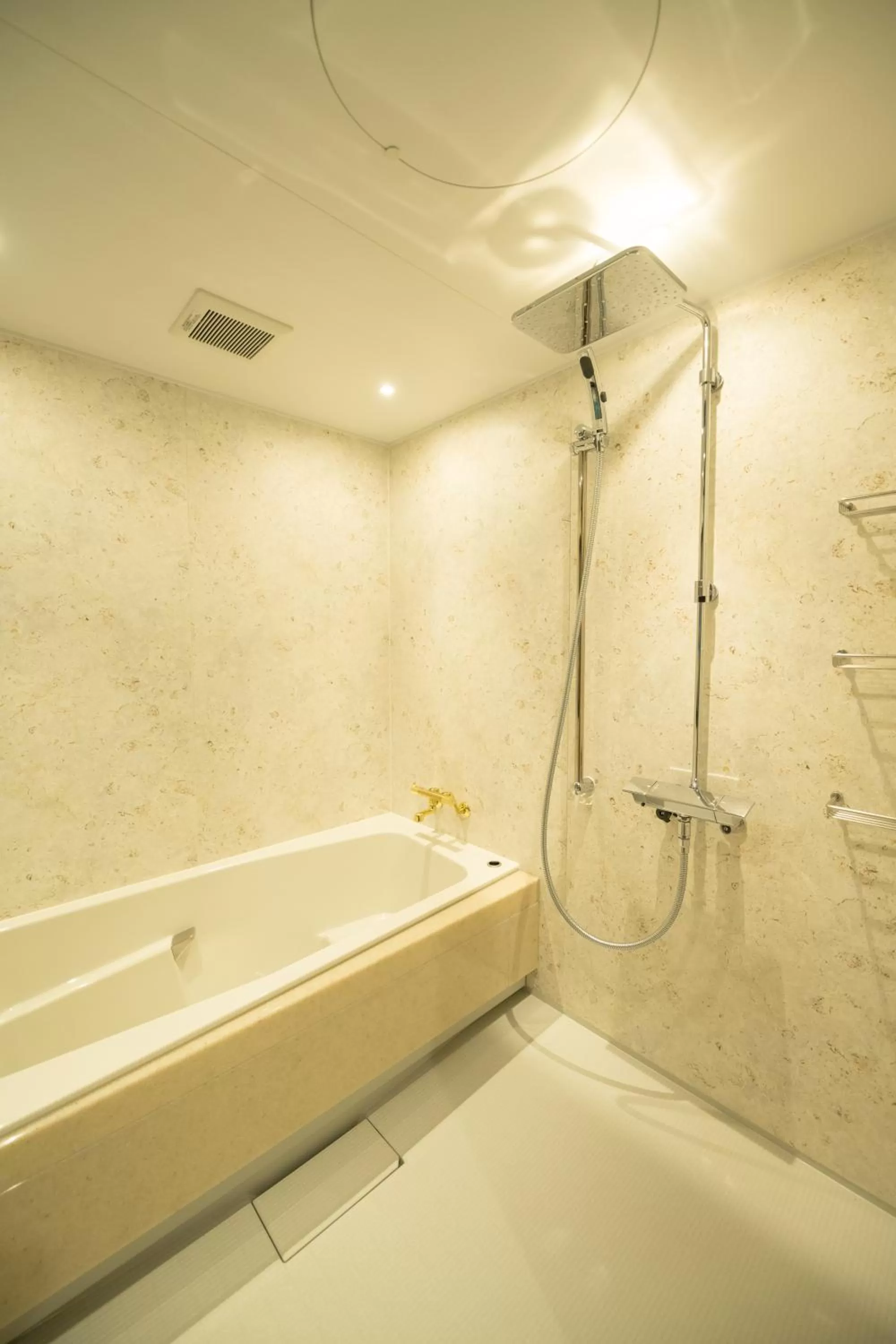 Shower in HOTEL SHIKISAI KYOTO