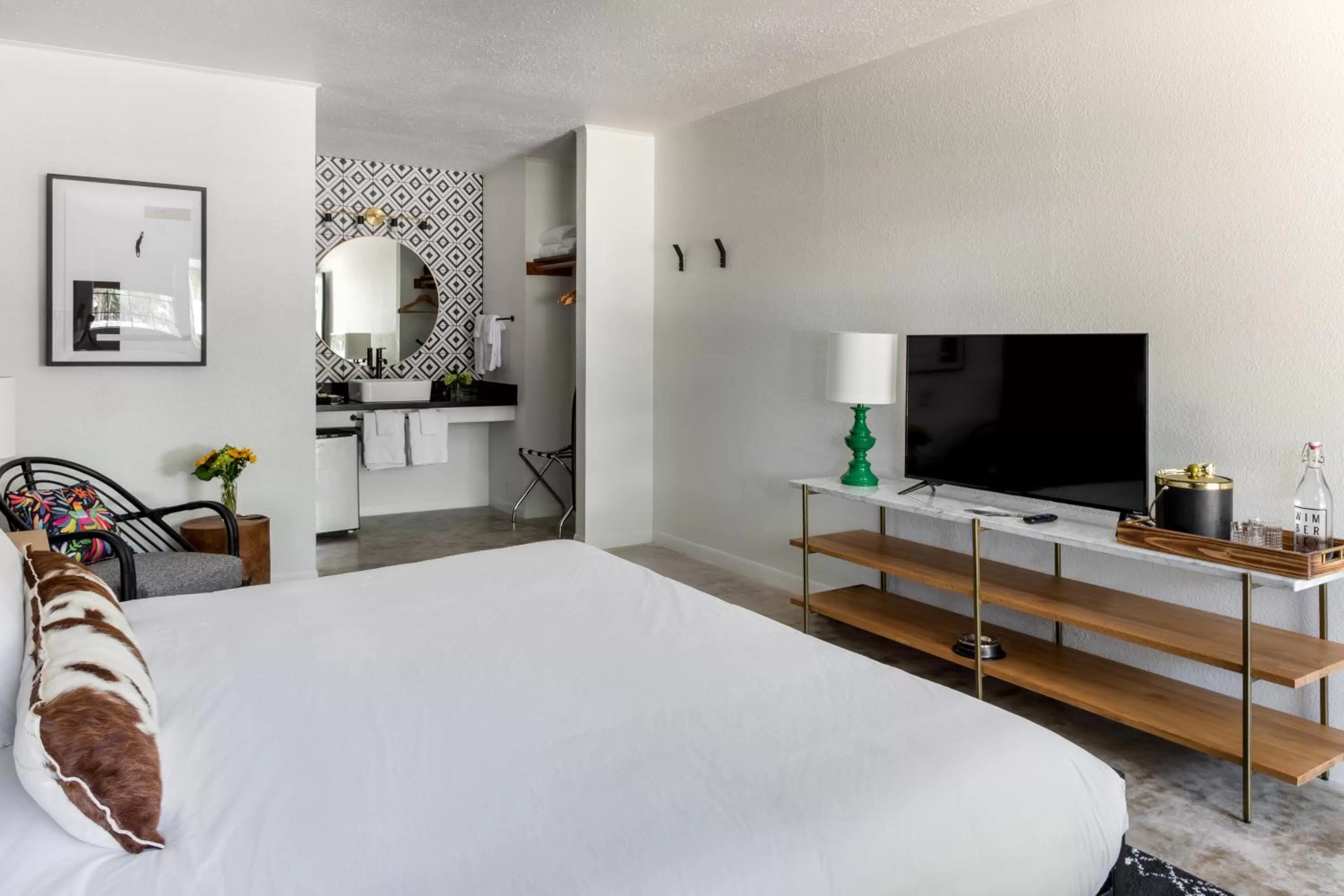 Bedroom, Bed in Wimberley Inn & bar