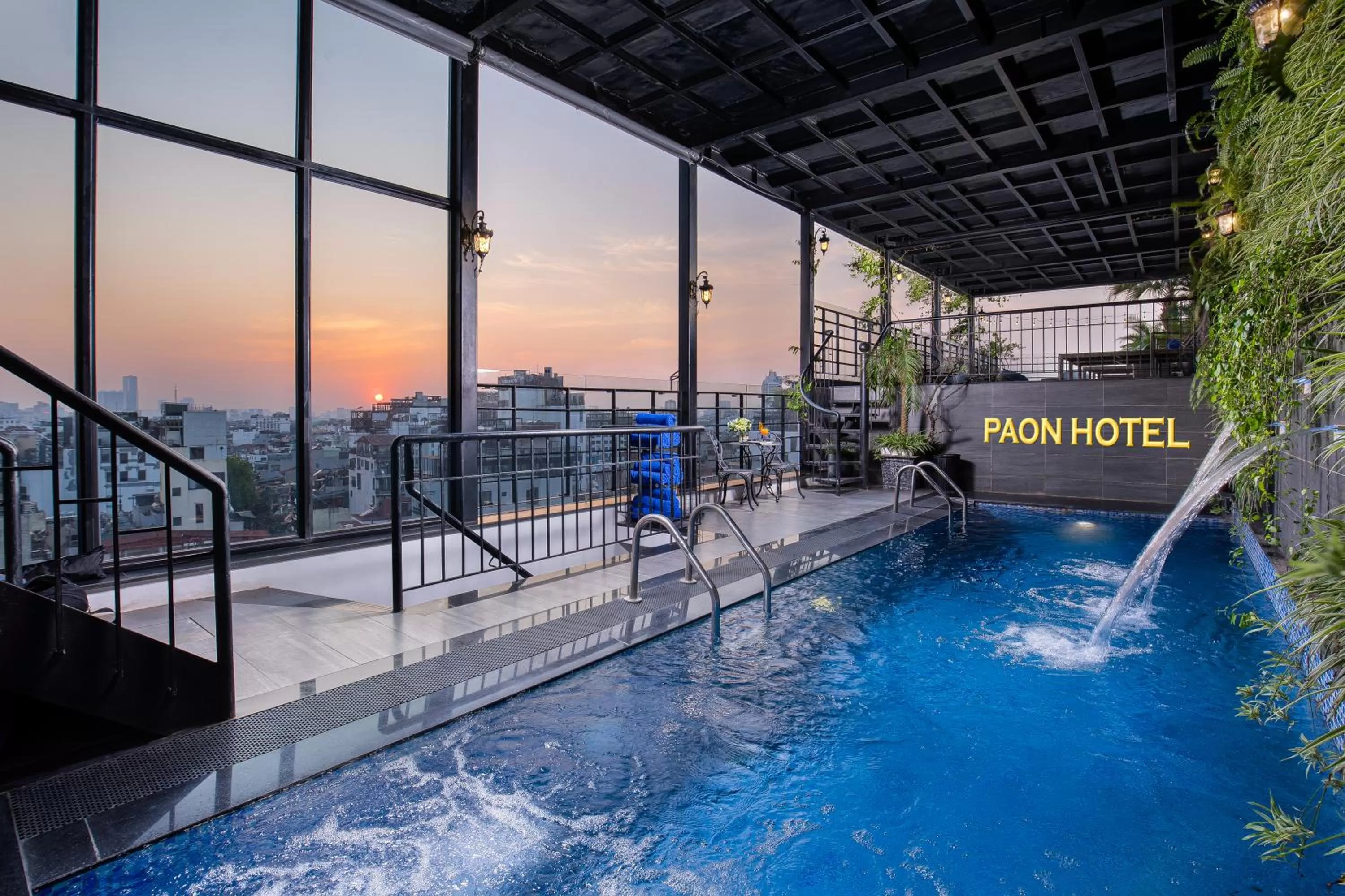 Swimming pool in Hanoi Paon Hotel Spa & Sky Bar