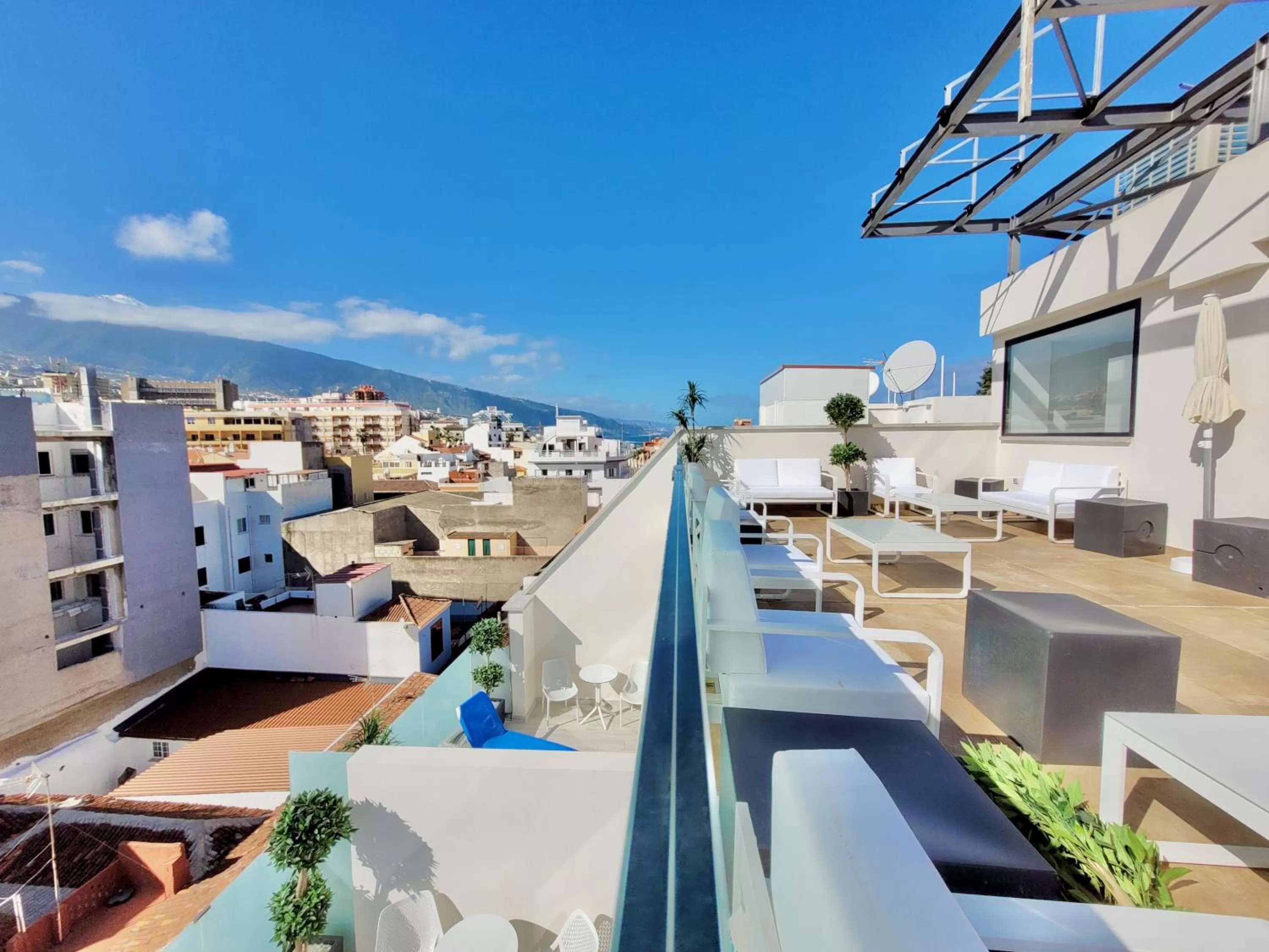 Shower in Puerto Azul