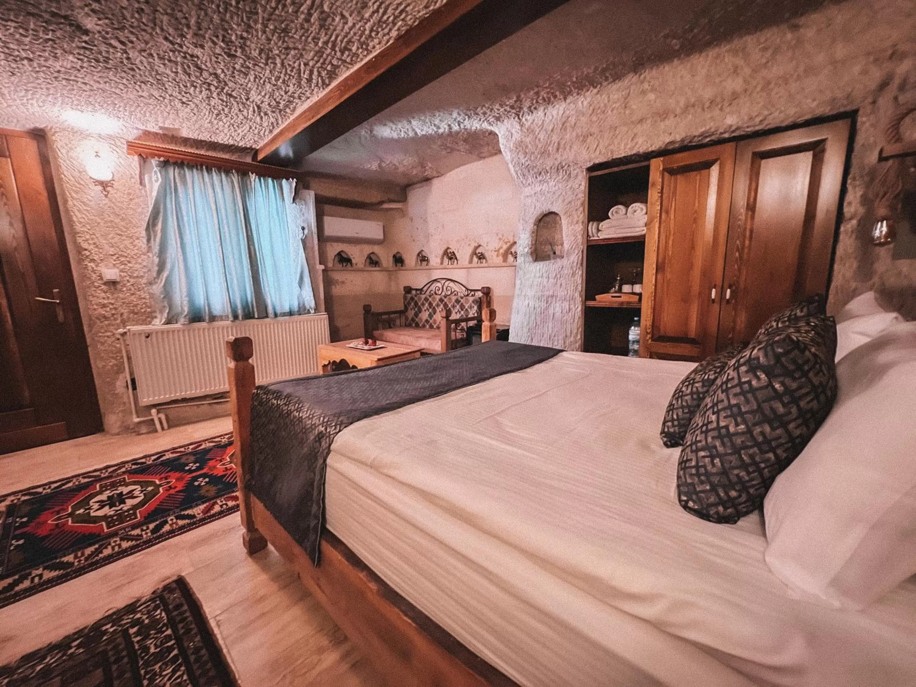 View (from property/room), Bed in Local Cave House