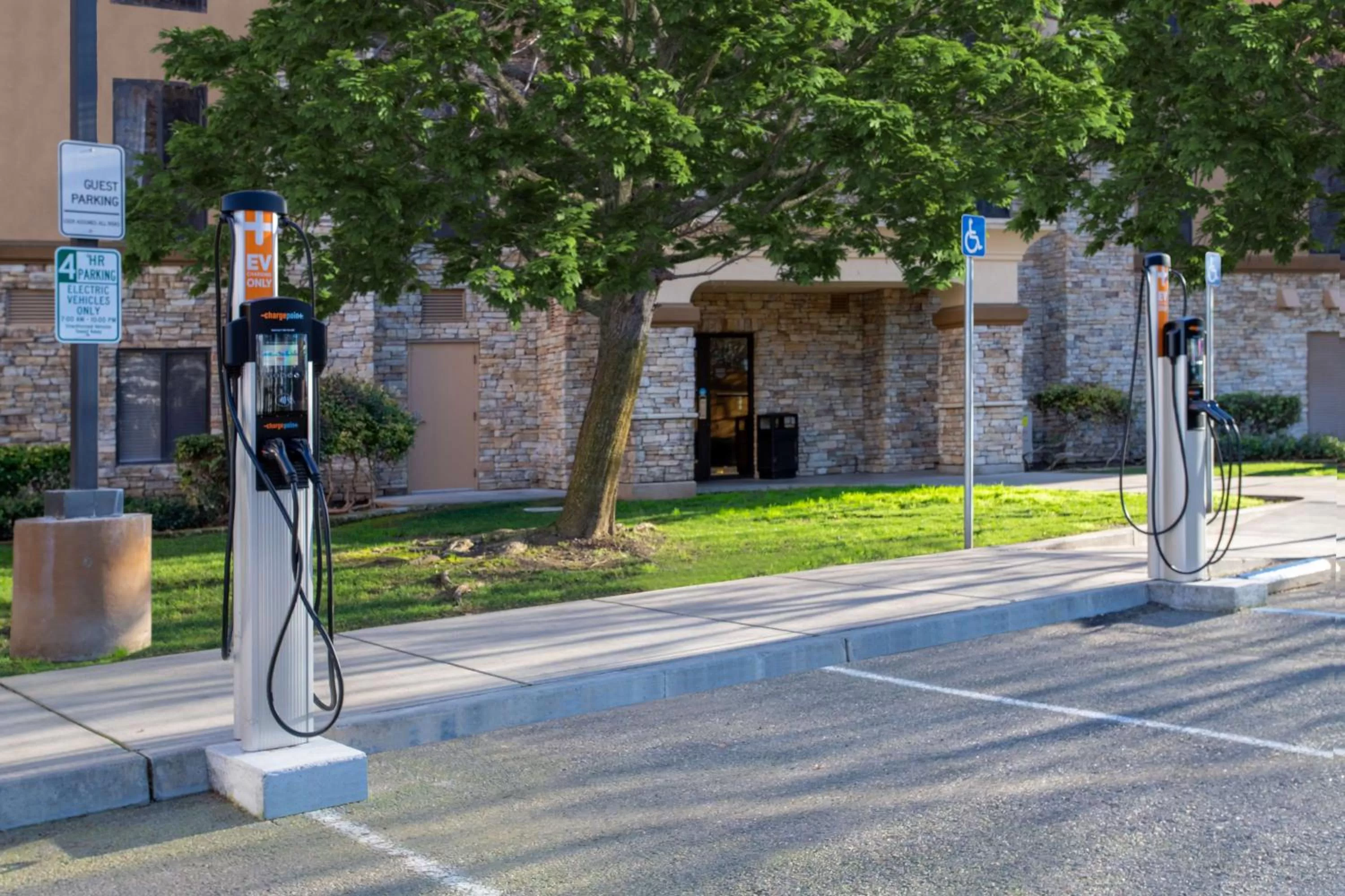 Property building in Hampton Inn & Suites Sacramento-Elk Grove Laguna I-5