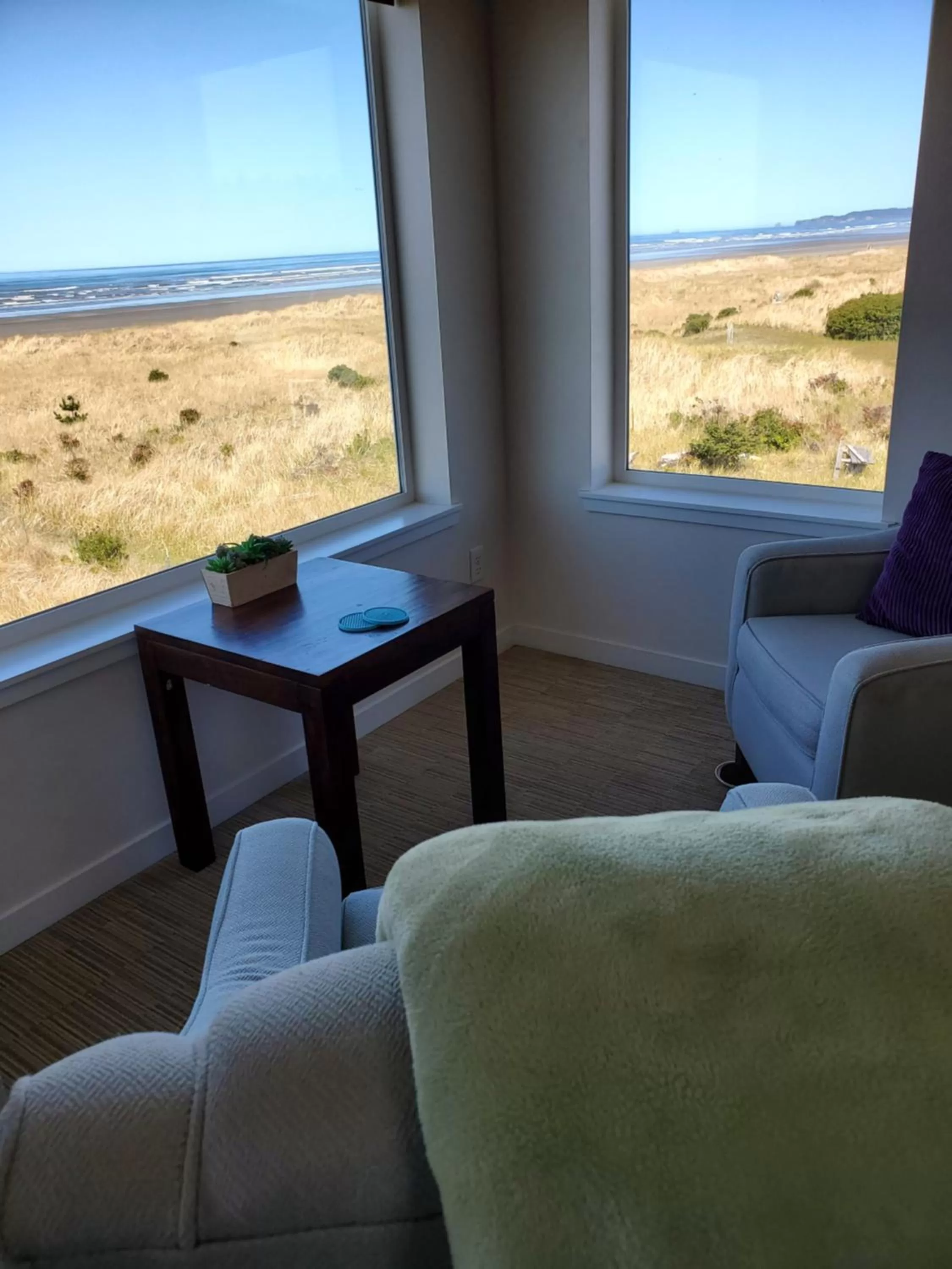 Living room in Moonstone Beach Motel