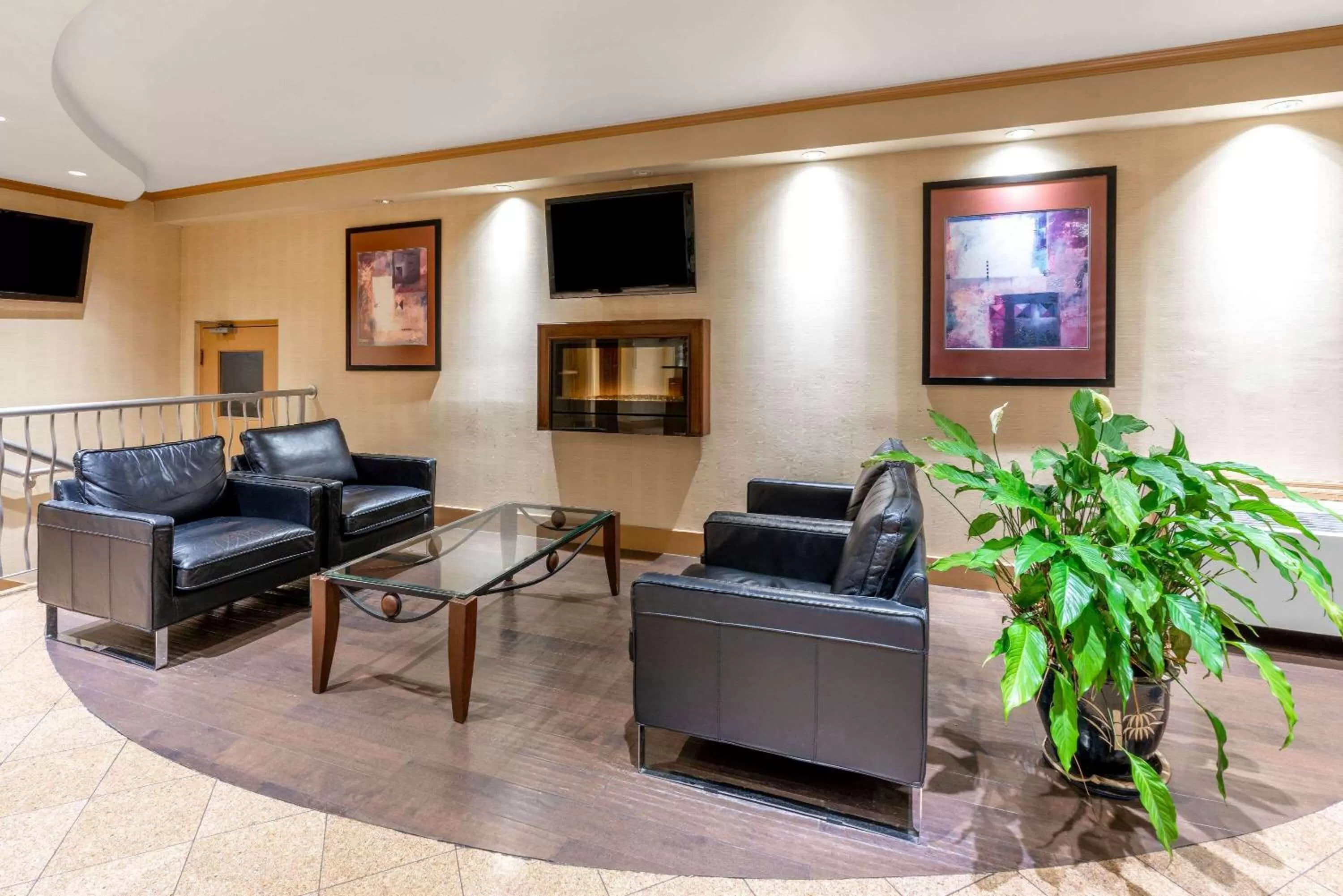 Lobby or reception in Ramada by Wyndham Coquitlam