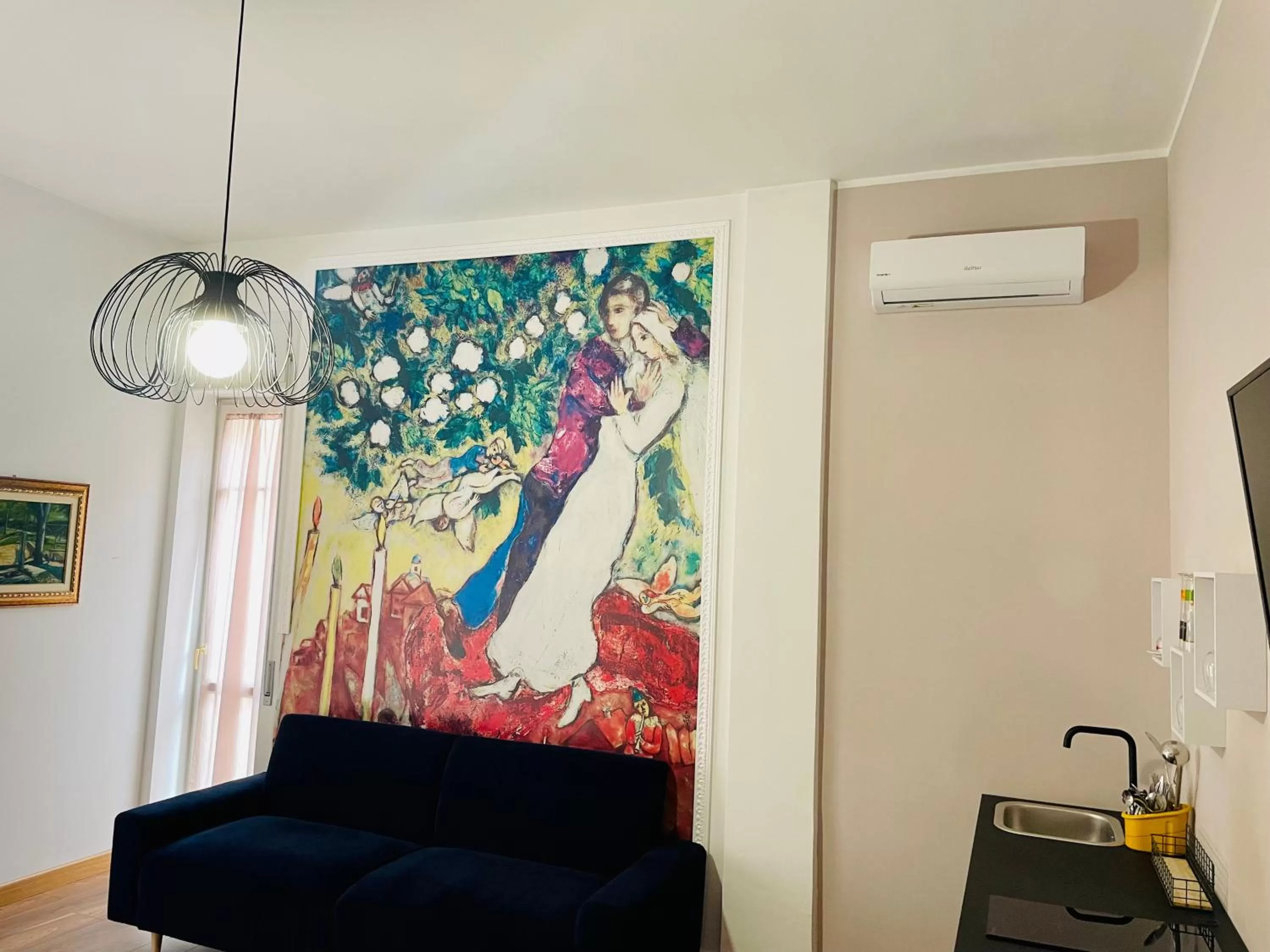 Photo of the whole room in ConteMax ArtHouse