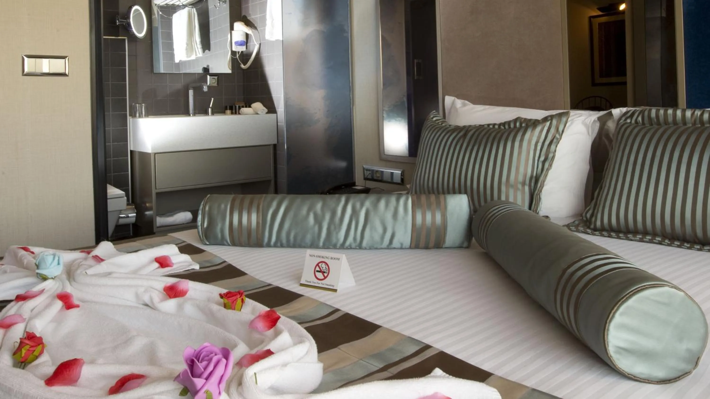 Bedroom, Bed in Rios Edition Hotel