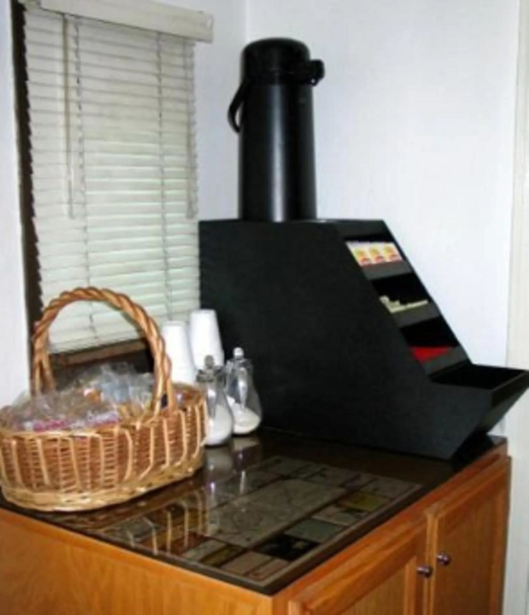 Coffee/tea facilities in Sunset Inn and Suites West Sacramento